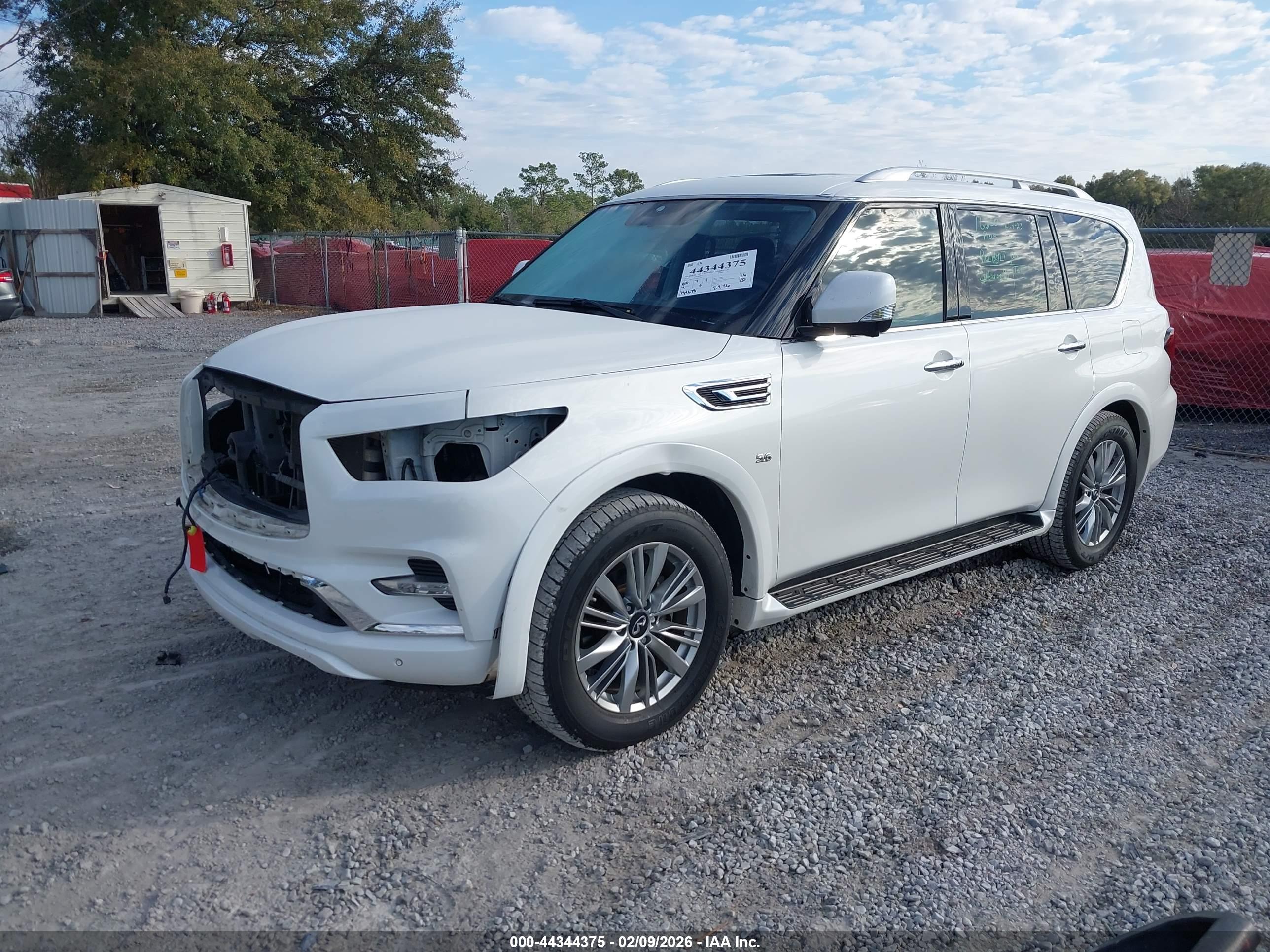 INFINITI QX80 image 2