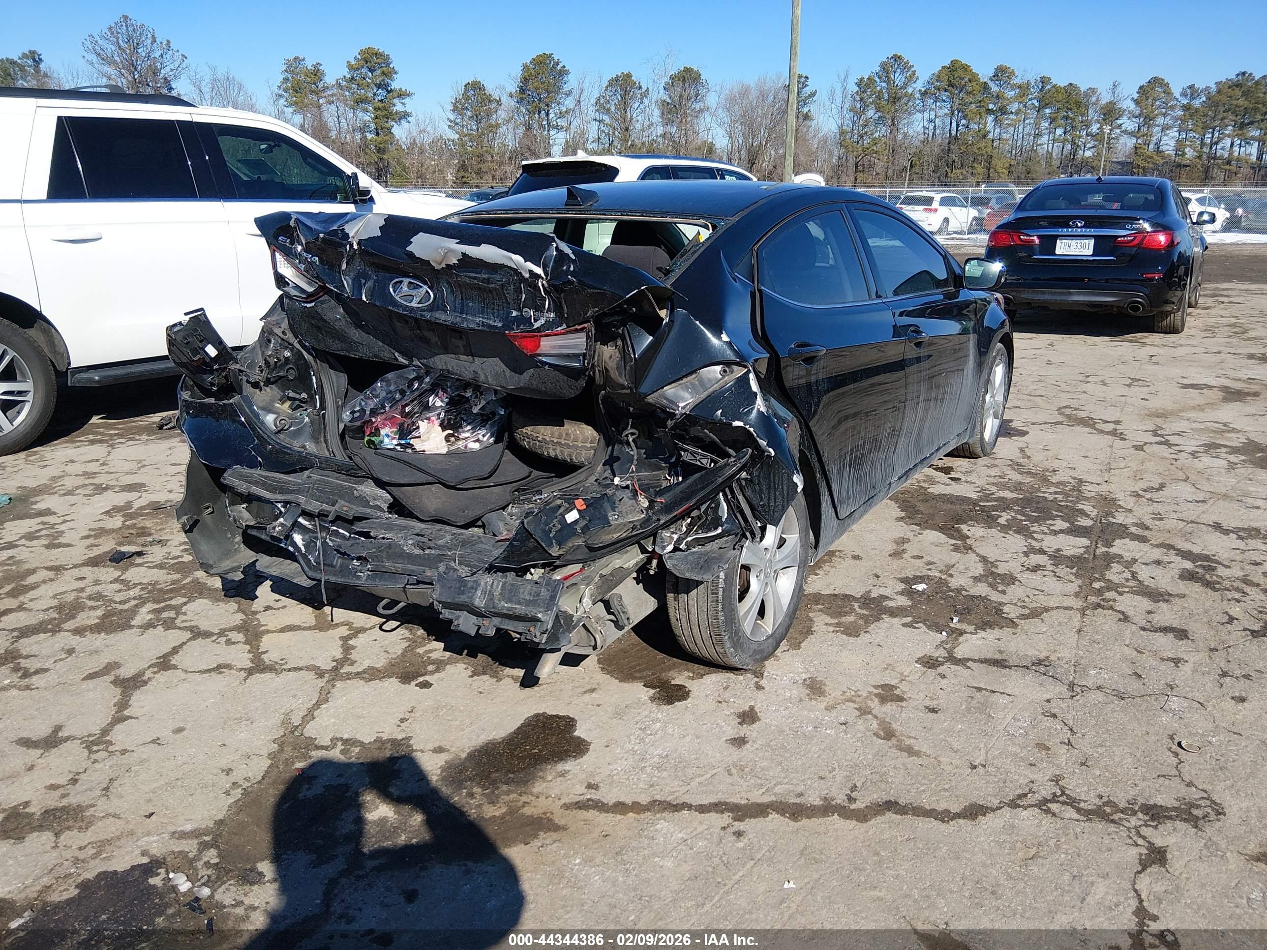 HYUNDAI ELANTRA image 4