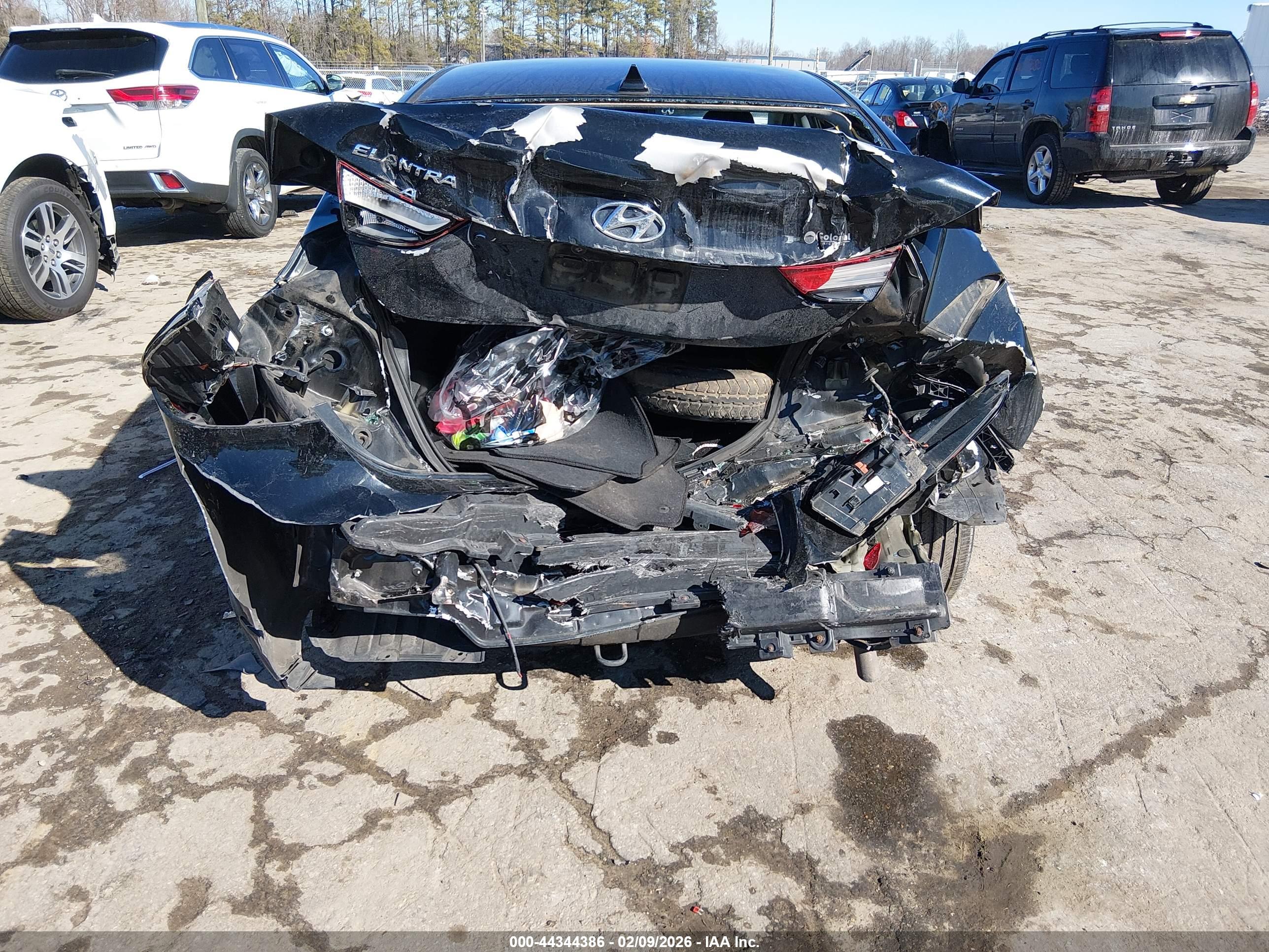 HYUNDAI ELANTRA image 6