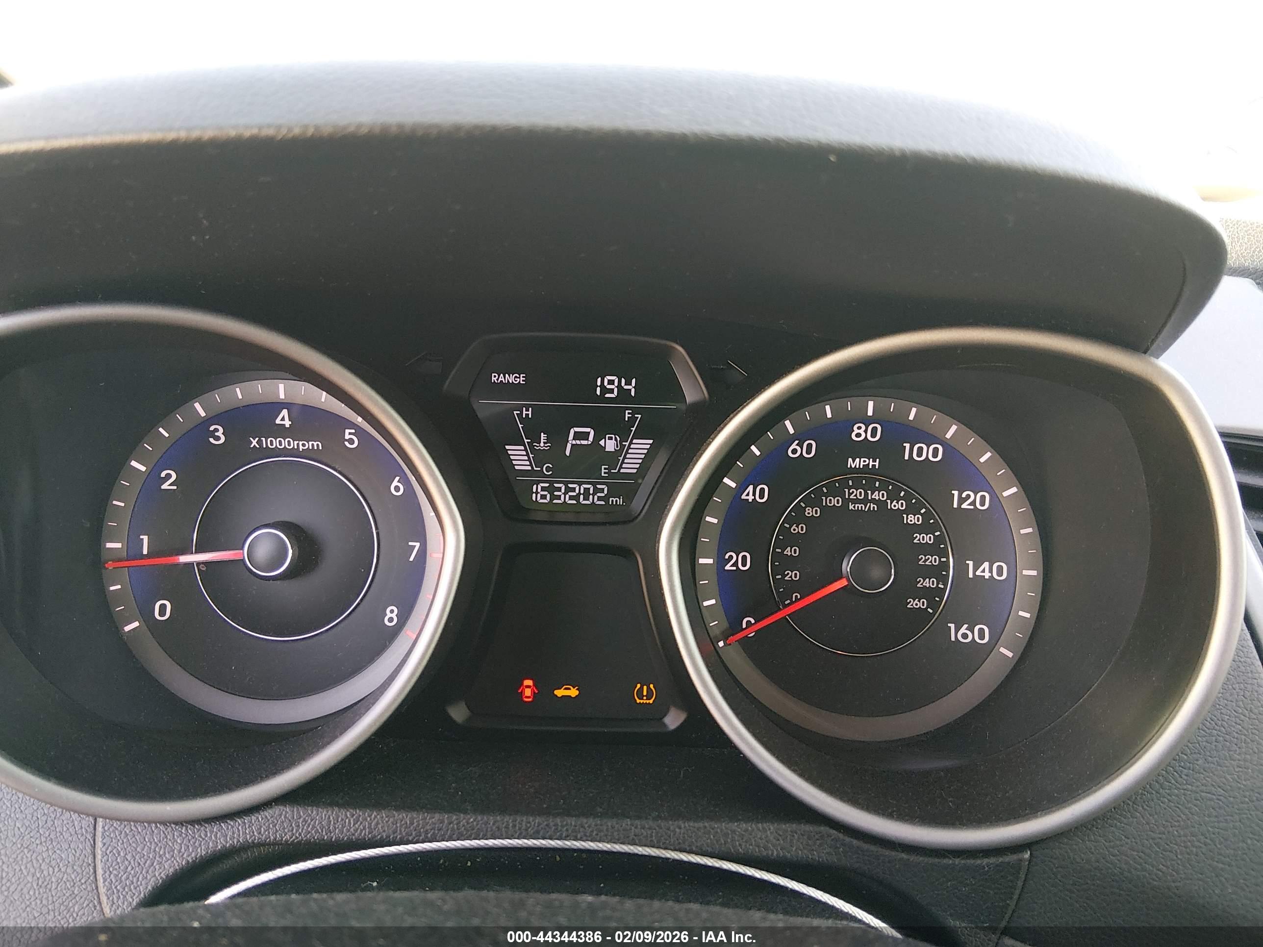 HYUNDAI ELANTRA image 7