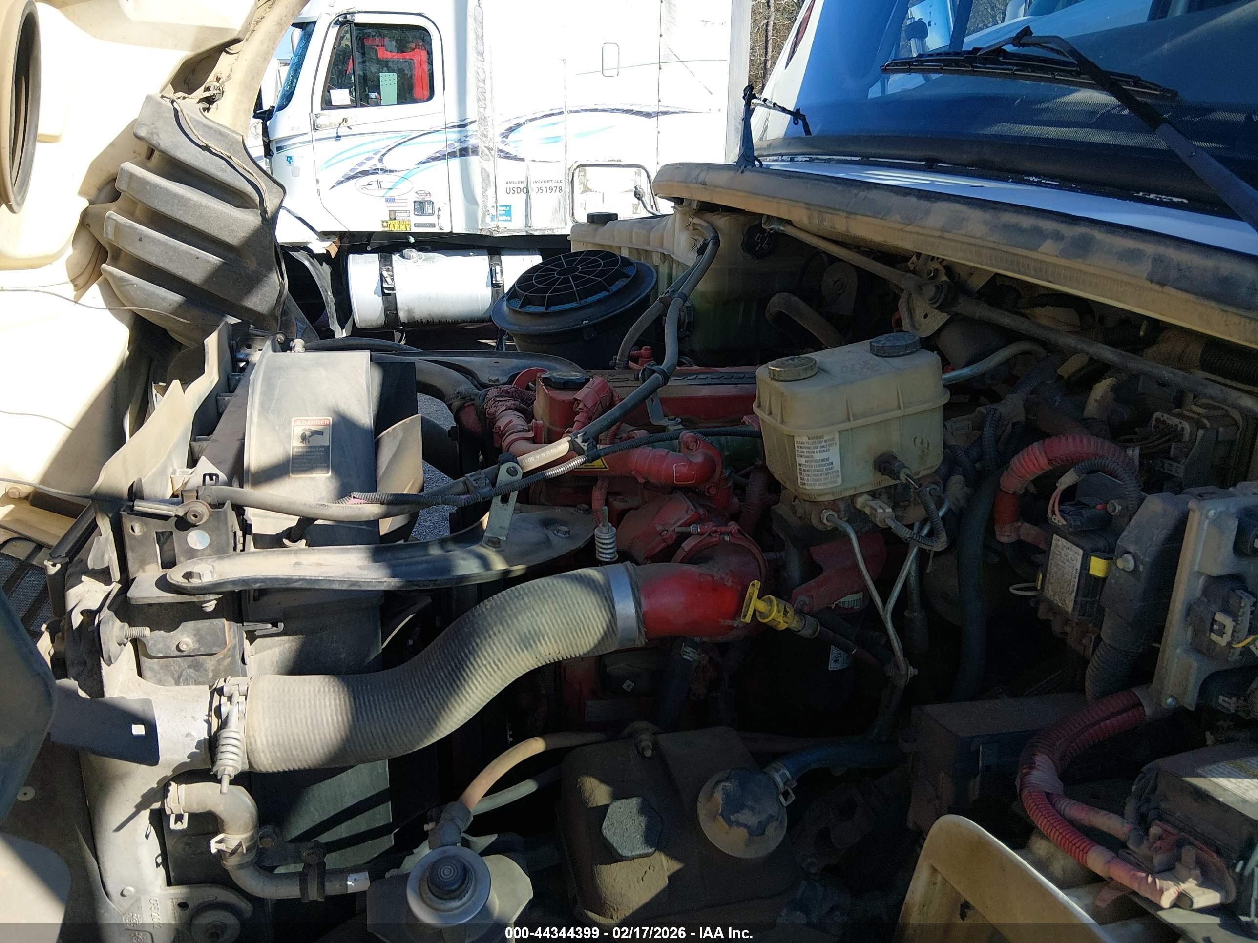 FREIGHTLINER M2 image 10