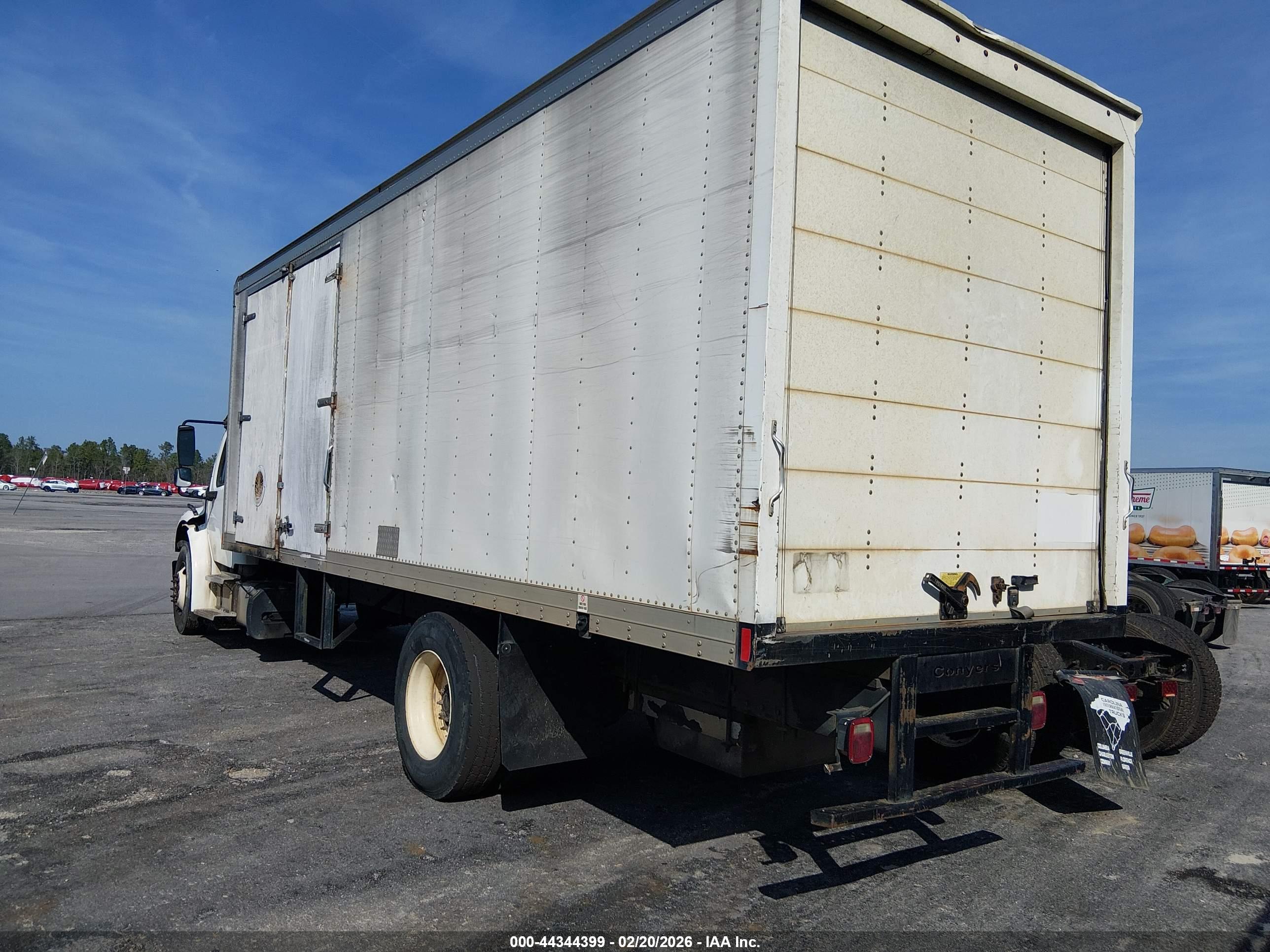 FREIGHTLINER M2 image 3