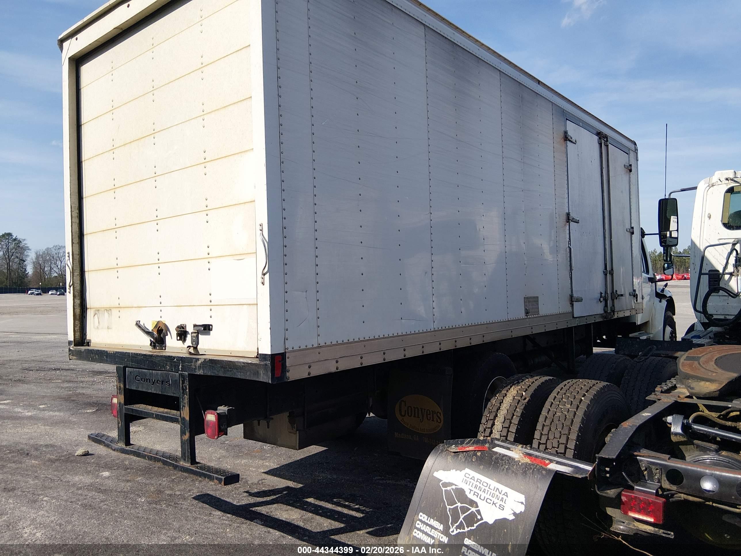 FREIGHTLINER M2 image 4