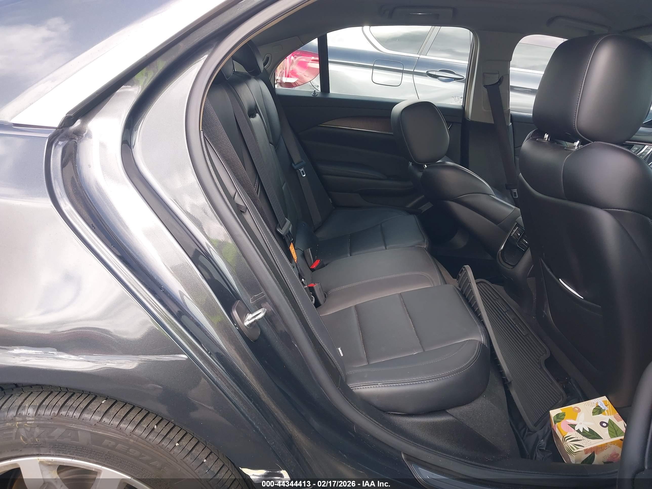 CADILLAC CTS image 8