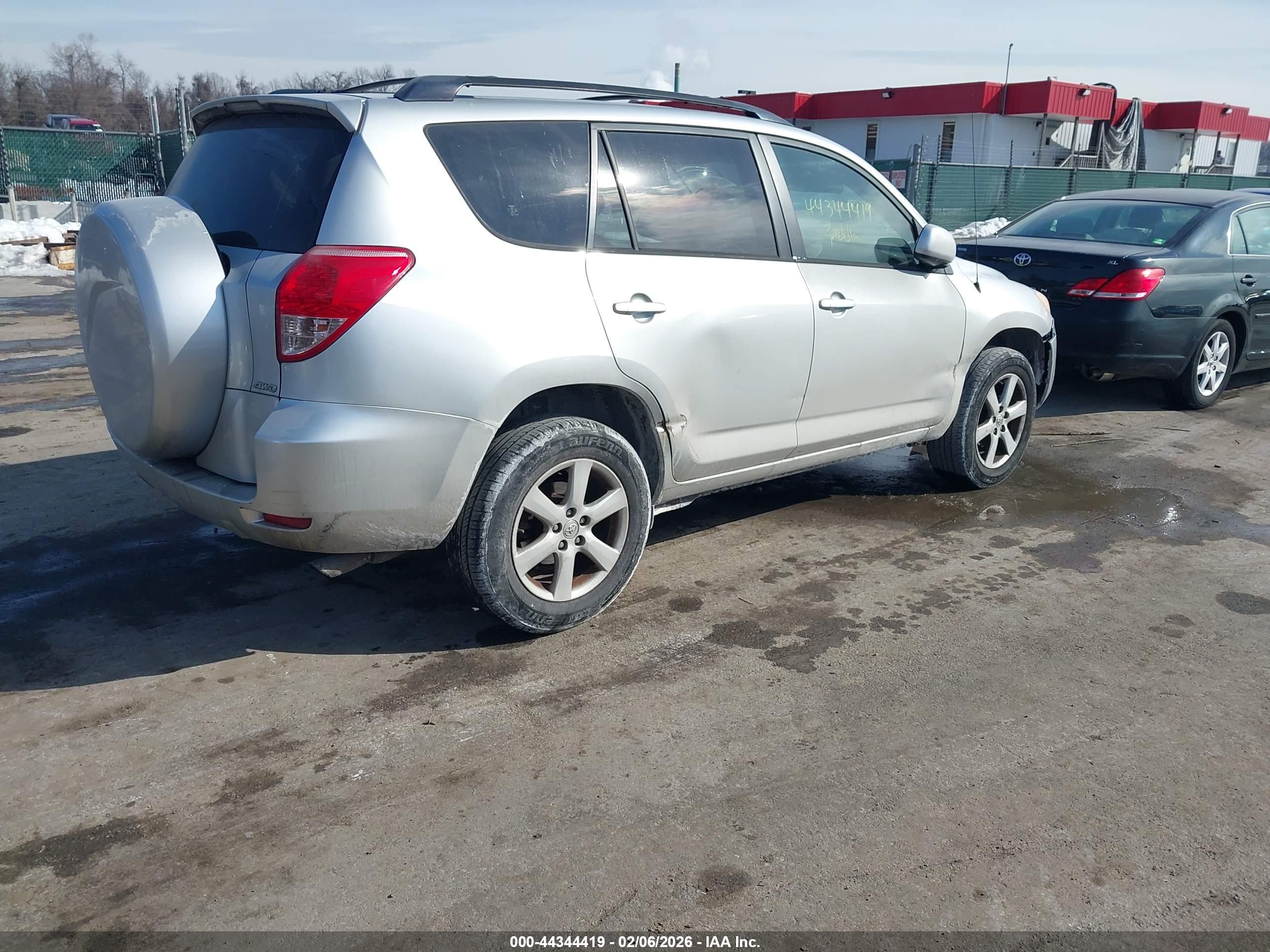 TOYOTA RAV4 image 4