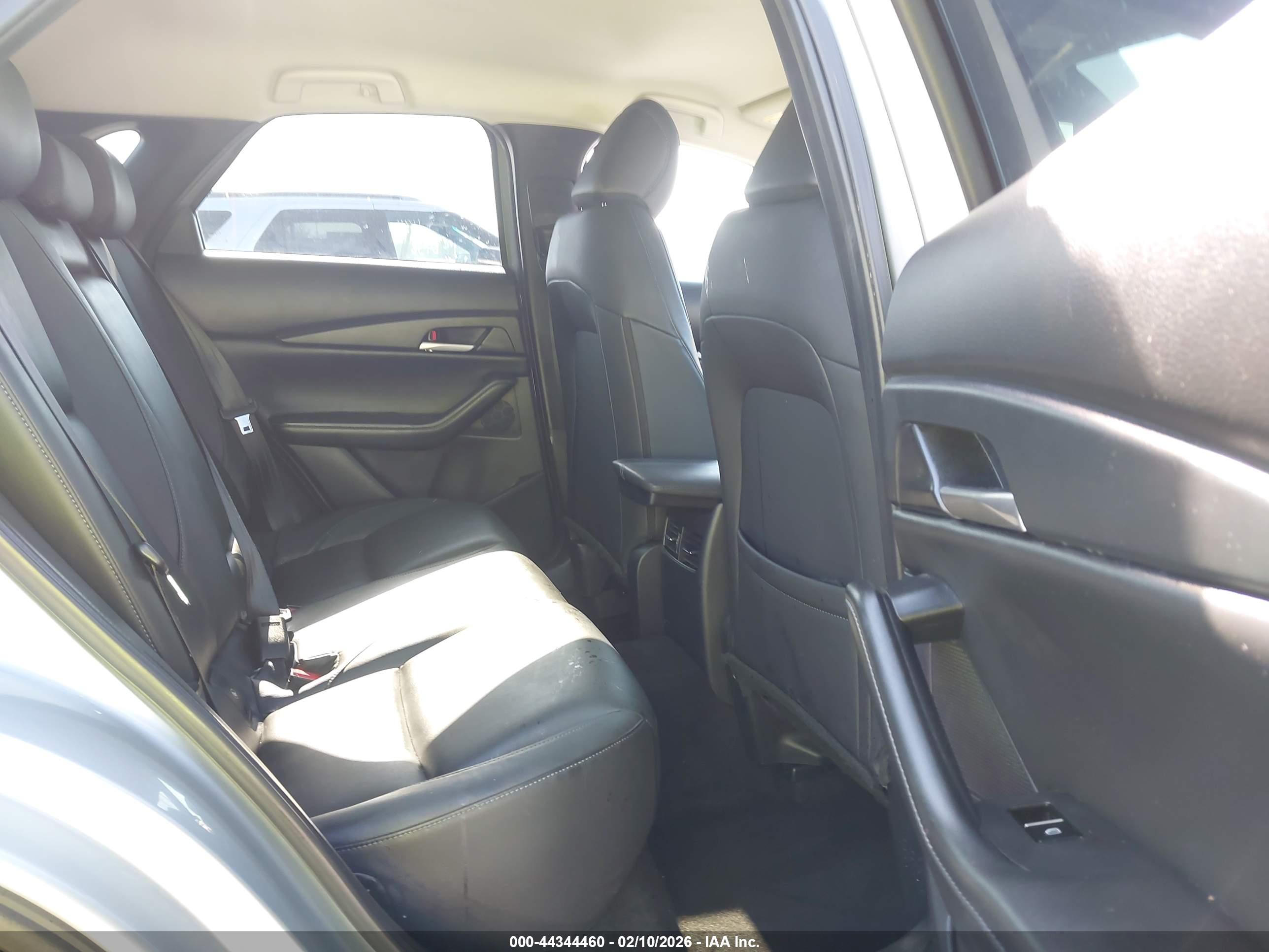 MAZDA CX-30 image 8