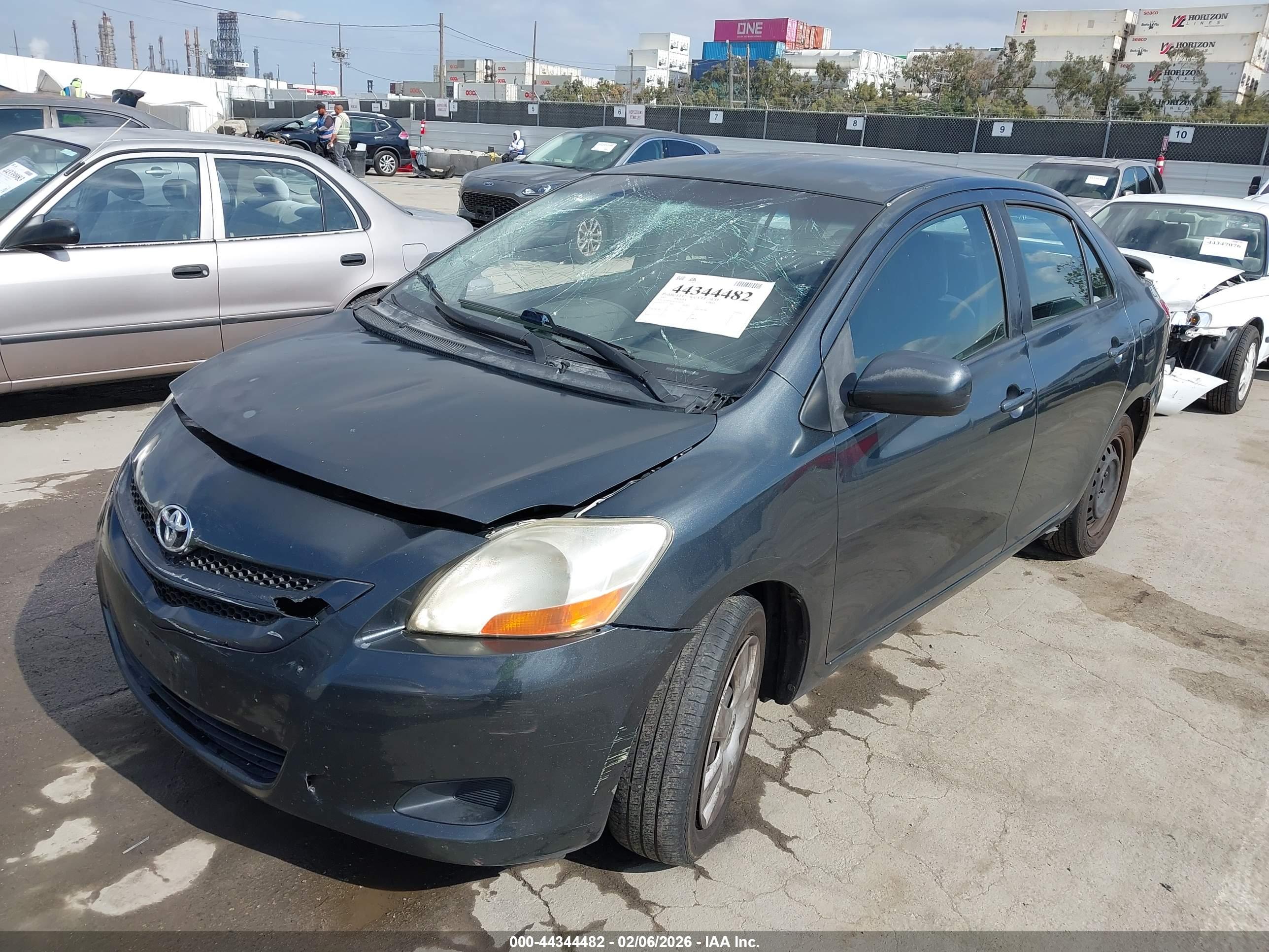 TOYOTA YARIS image 2