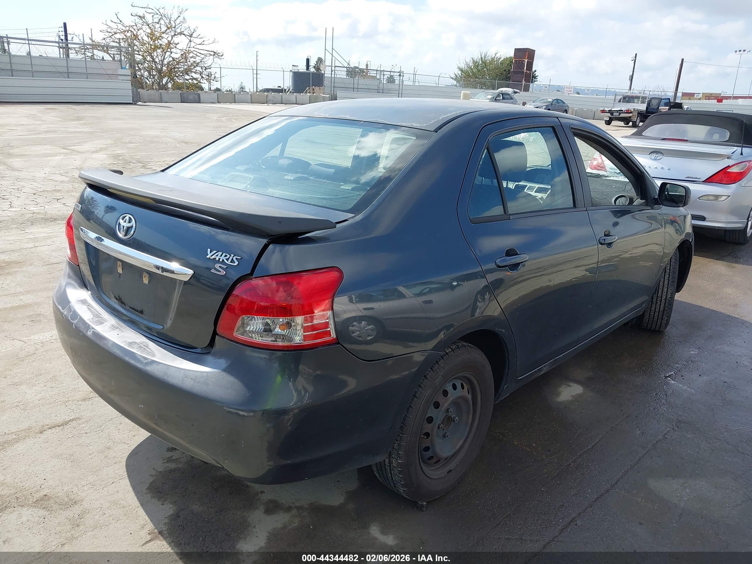 TOYOTA YARIS image 4