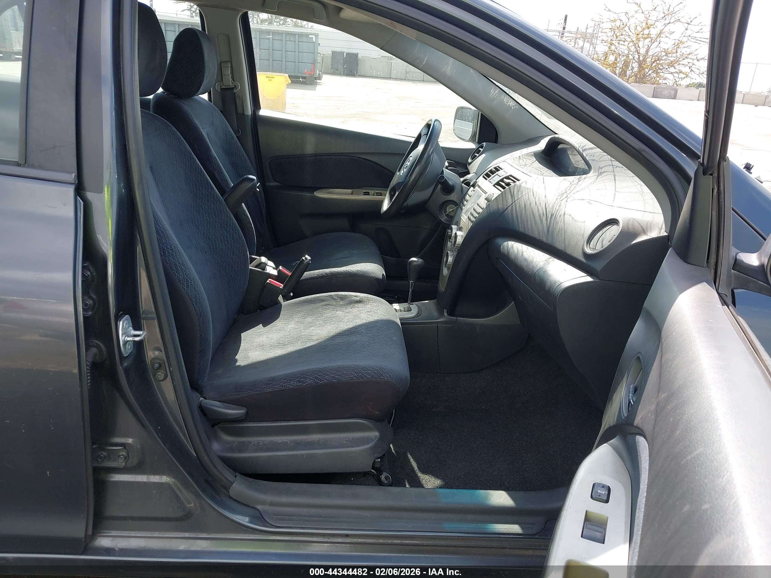 TOYOTA YARIS image 5