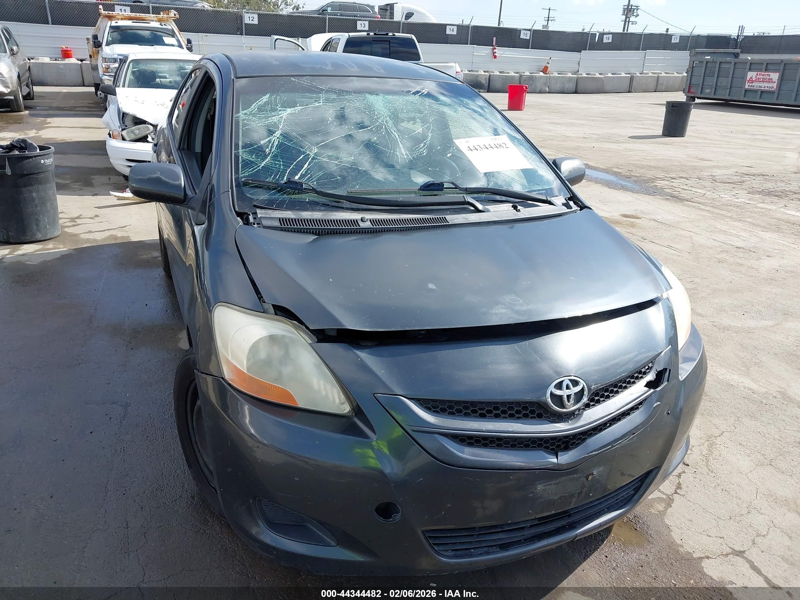TOYOTA YARIS image 6