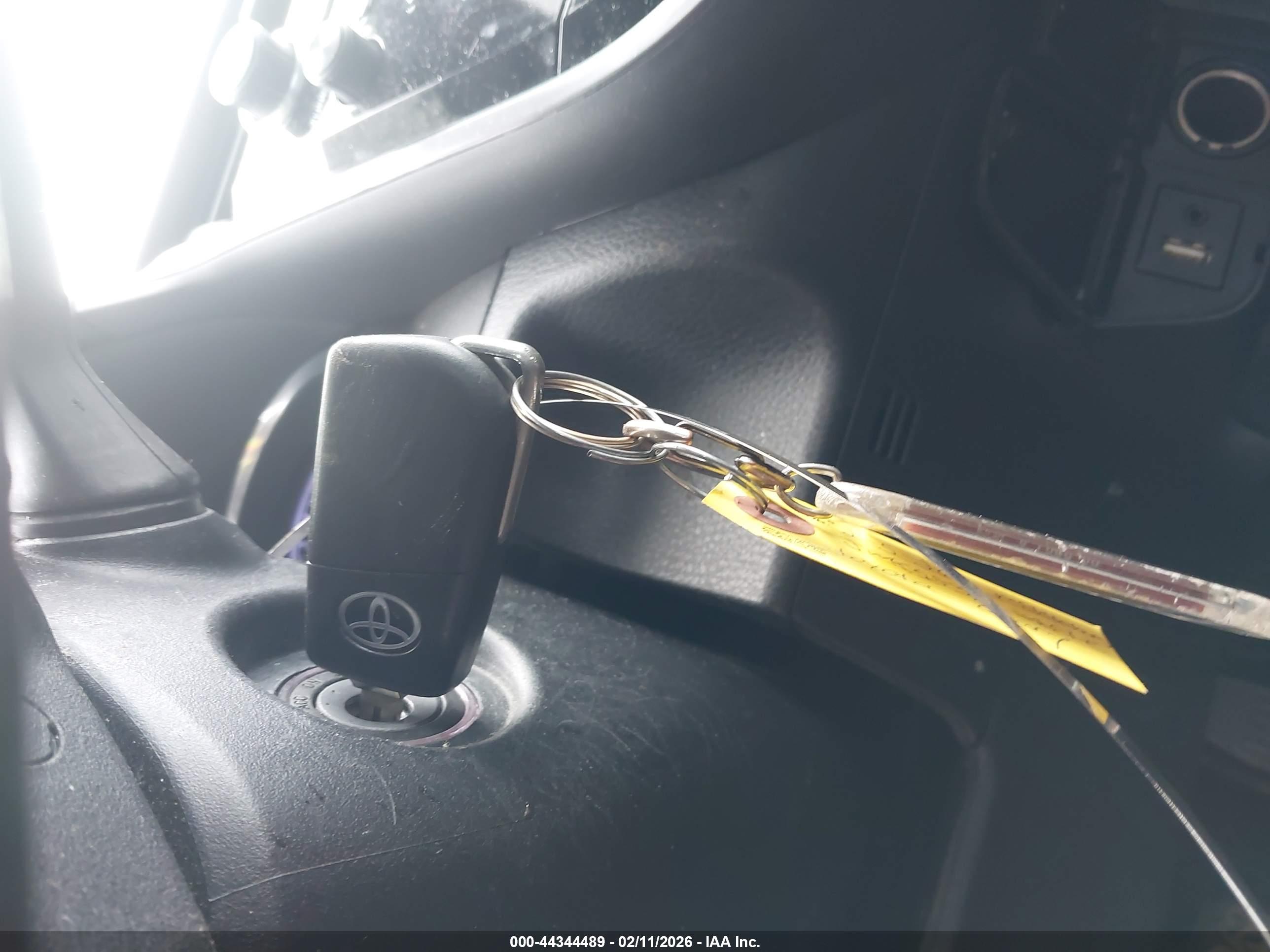 TOYOTA CAMRY image 11