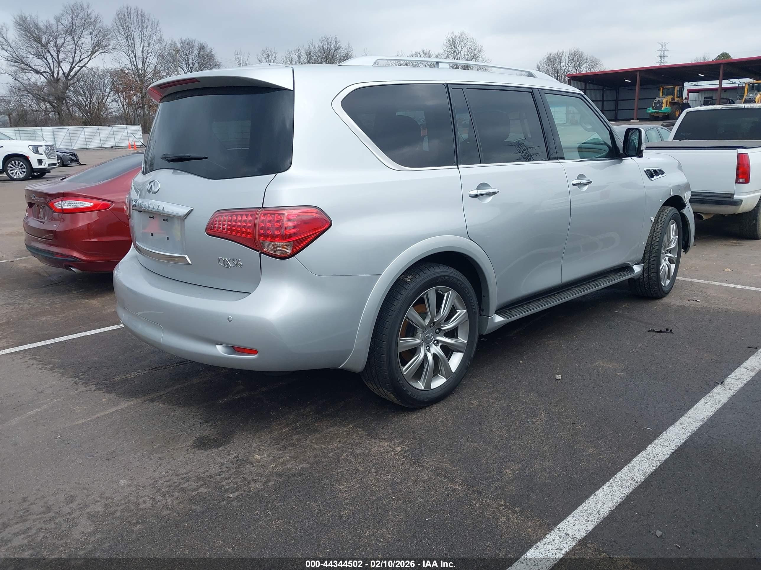 INFINITI QX56 image 4
