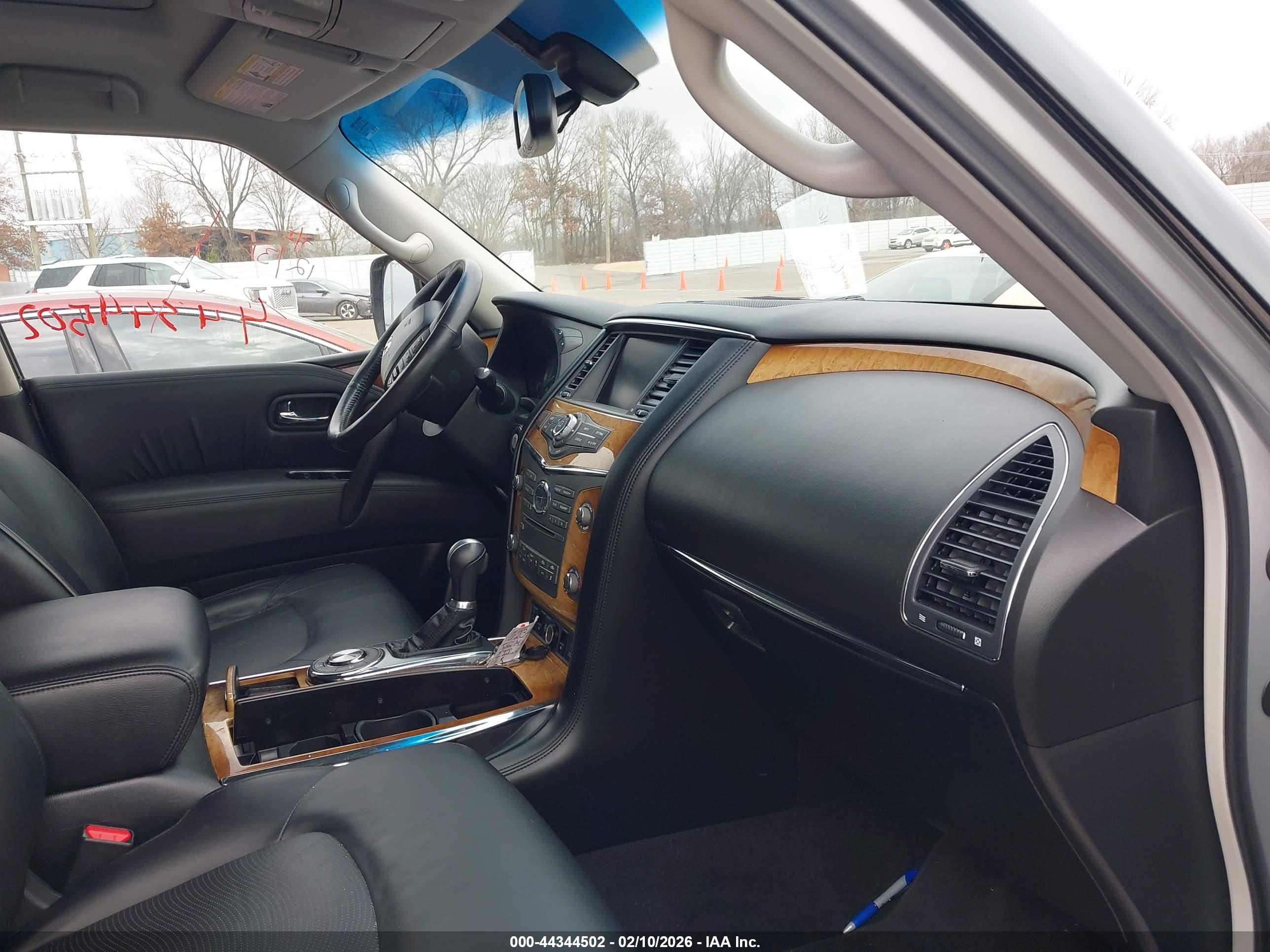 INFINITI QX56 image 5