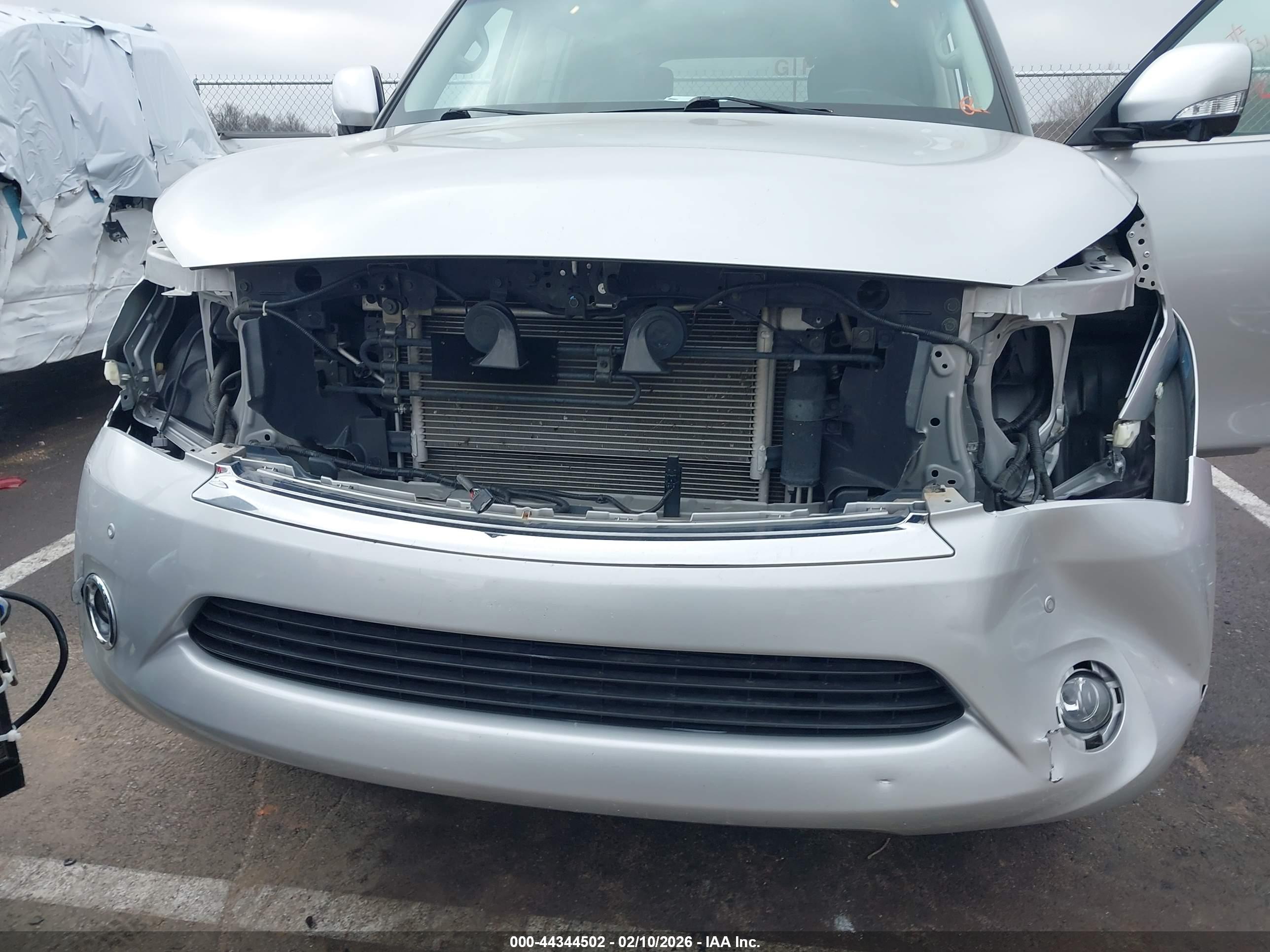 INFINITI QX56 image 6