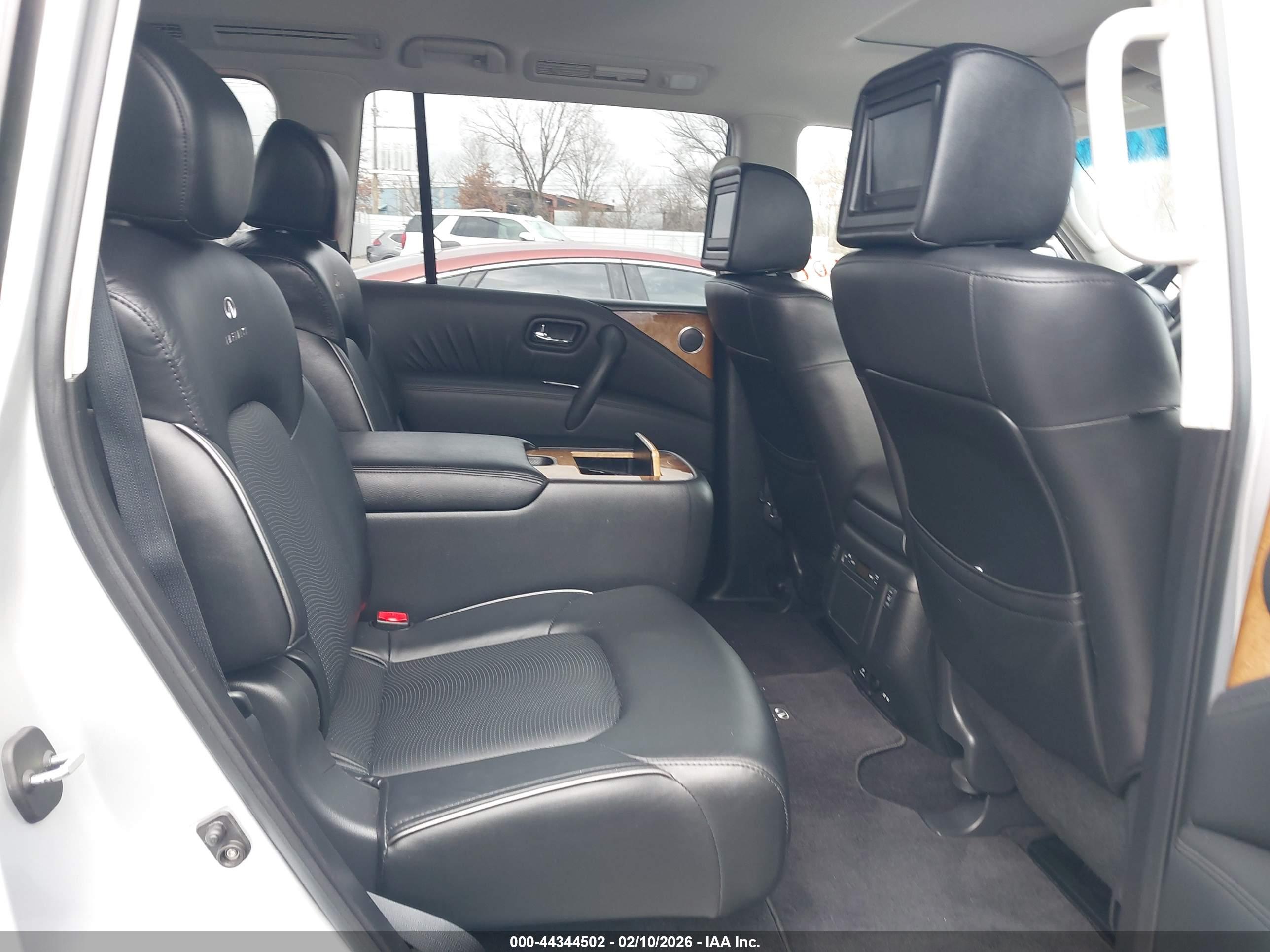 INFINITI QX56 image 8