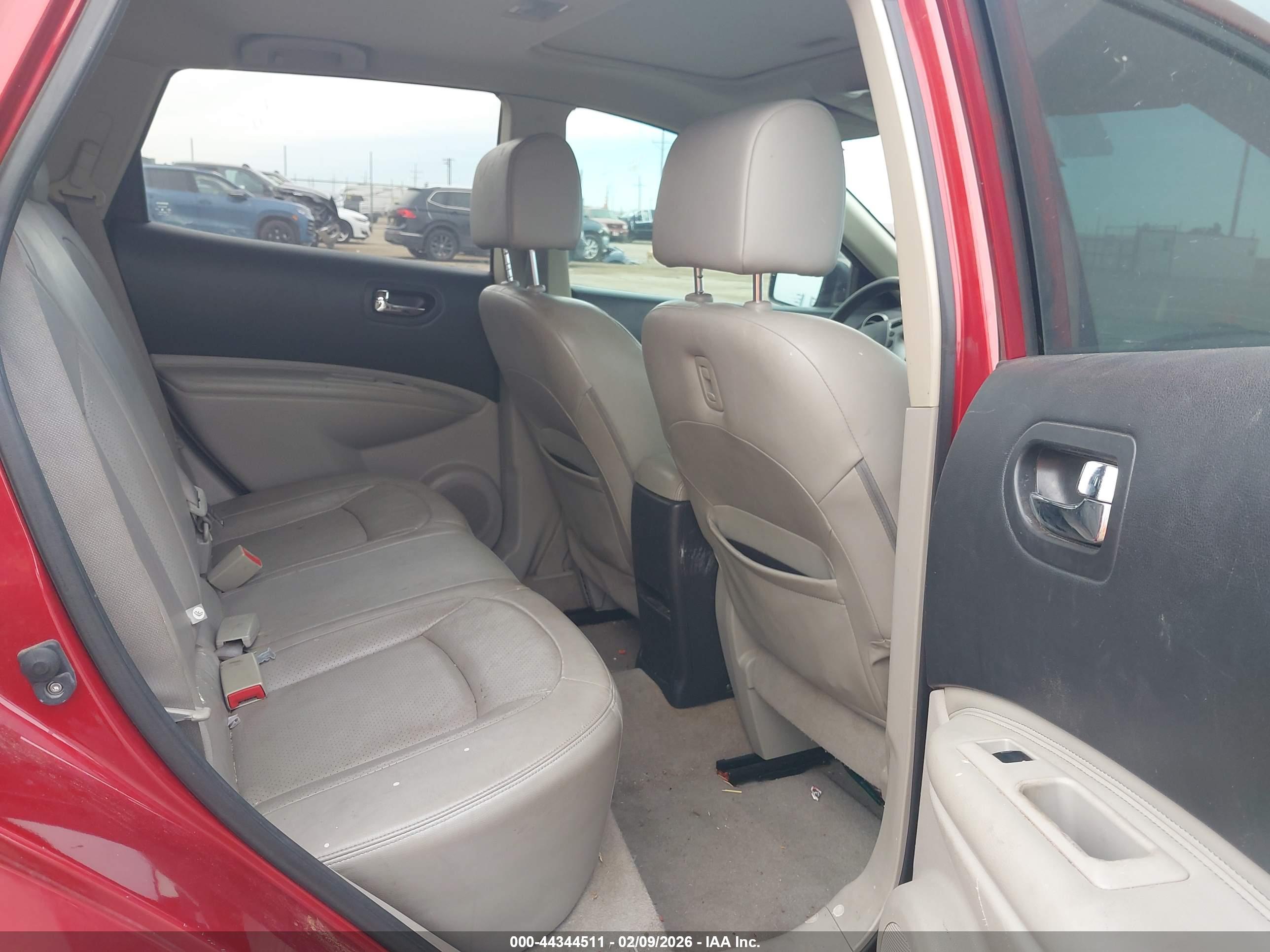 NISSAN ROGUE image 8