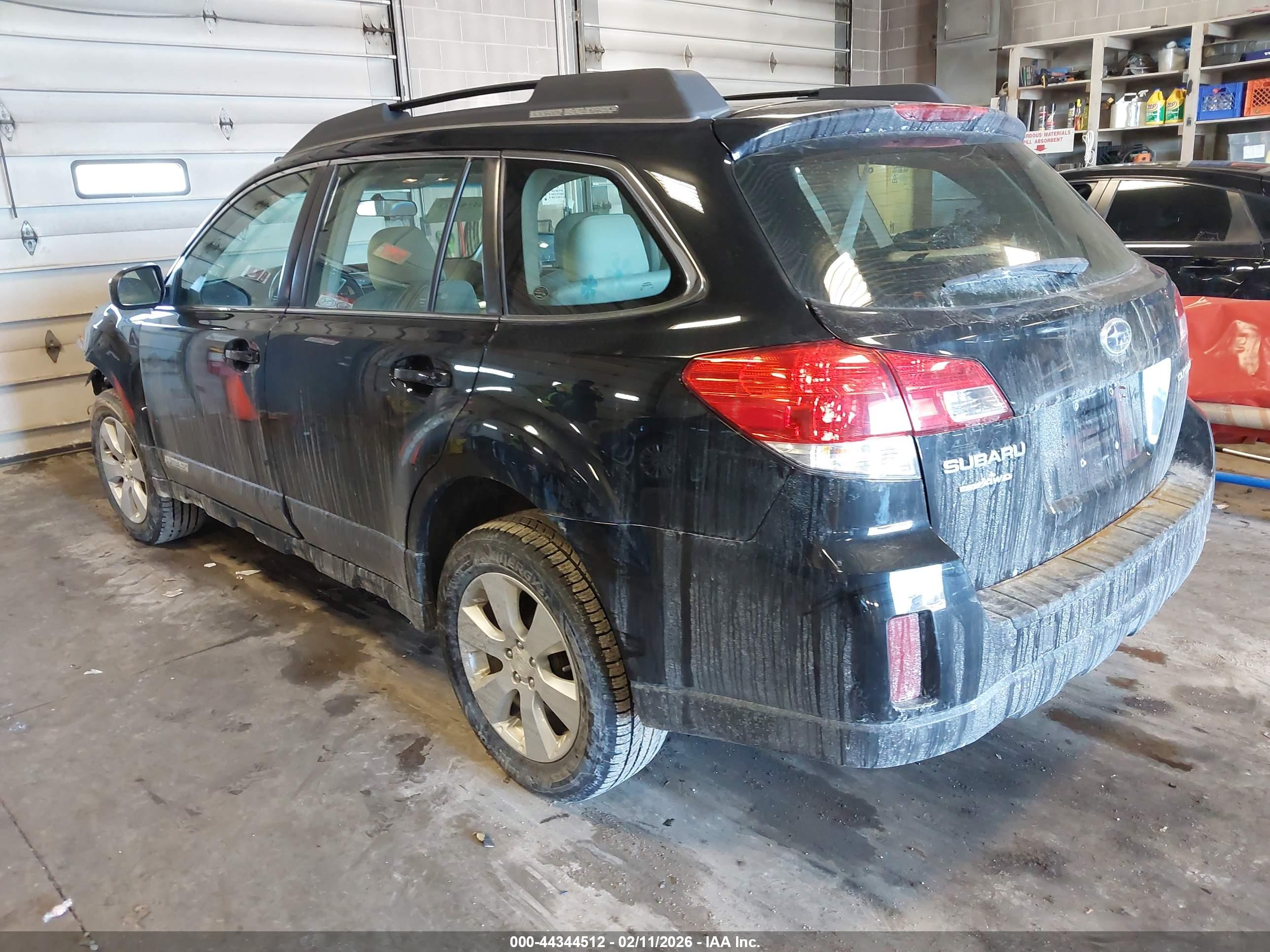 SUBARU OUTBACK image 3