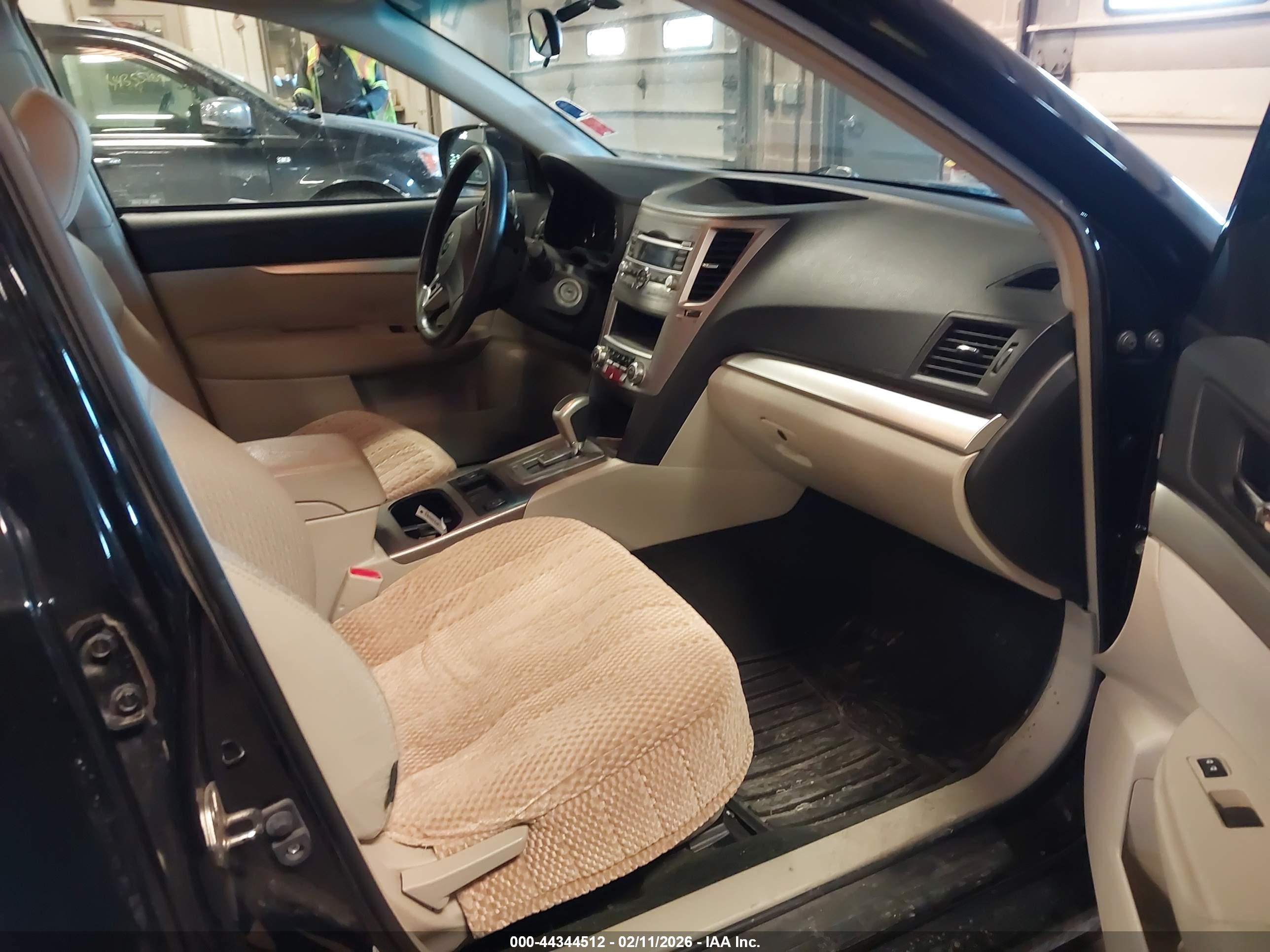 SUBARU OUTBACK image 5