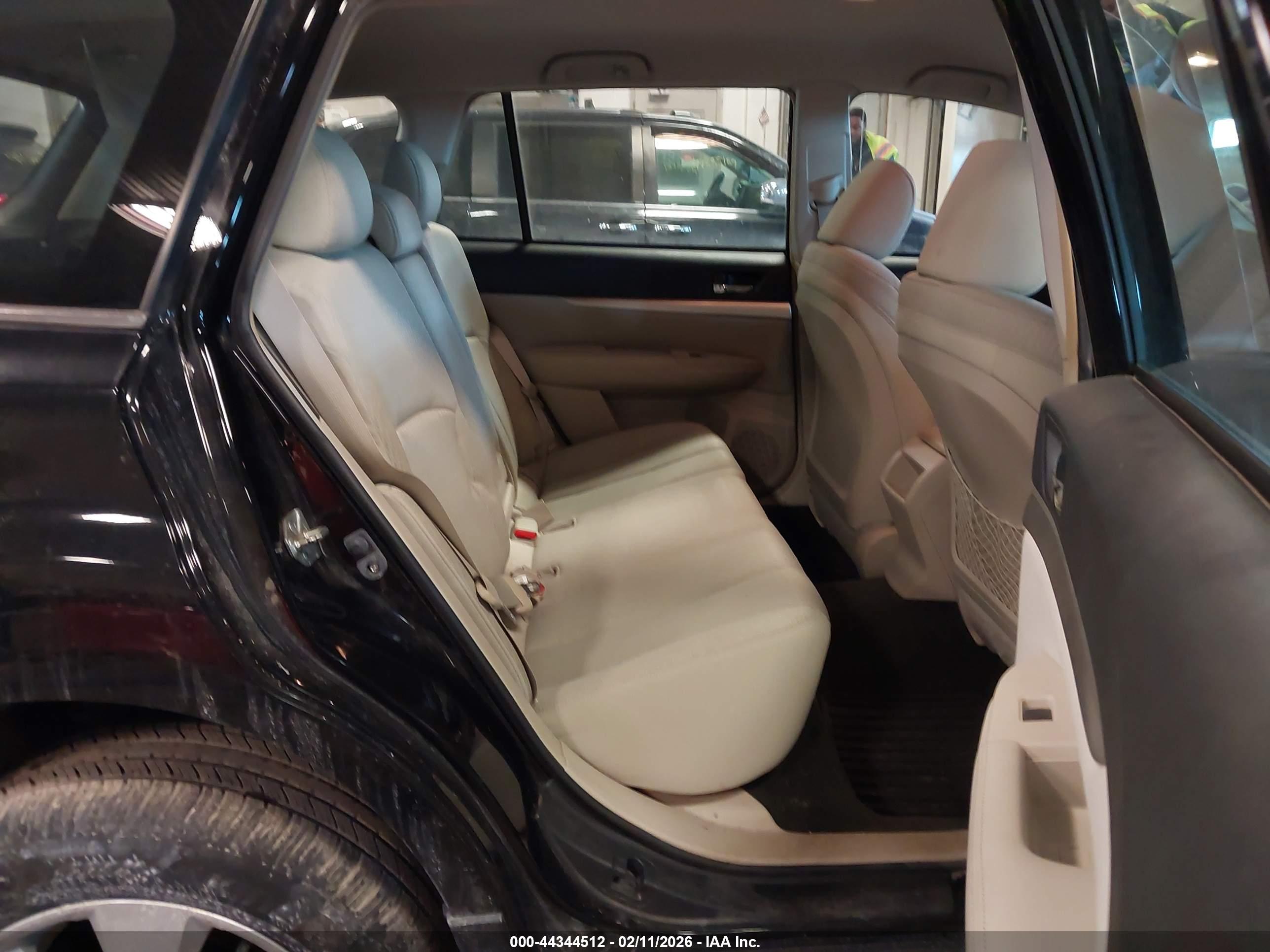 SUBARU OUTBACK image 8