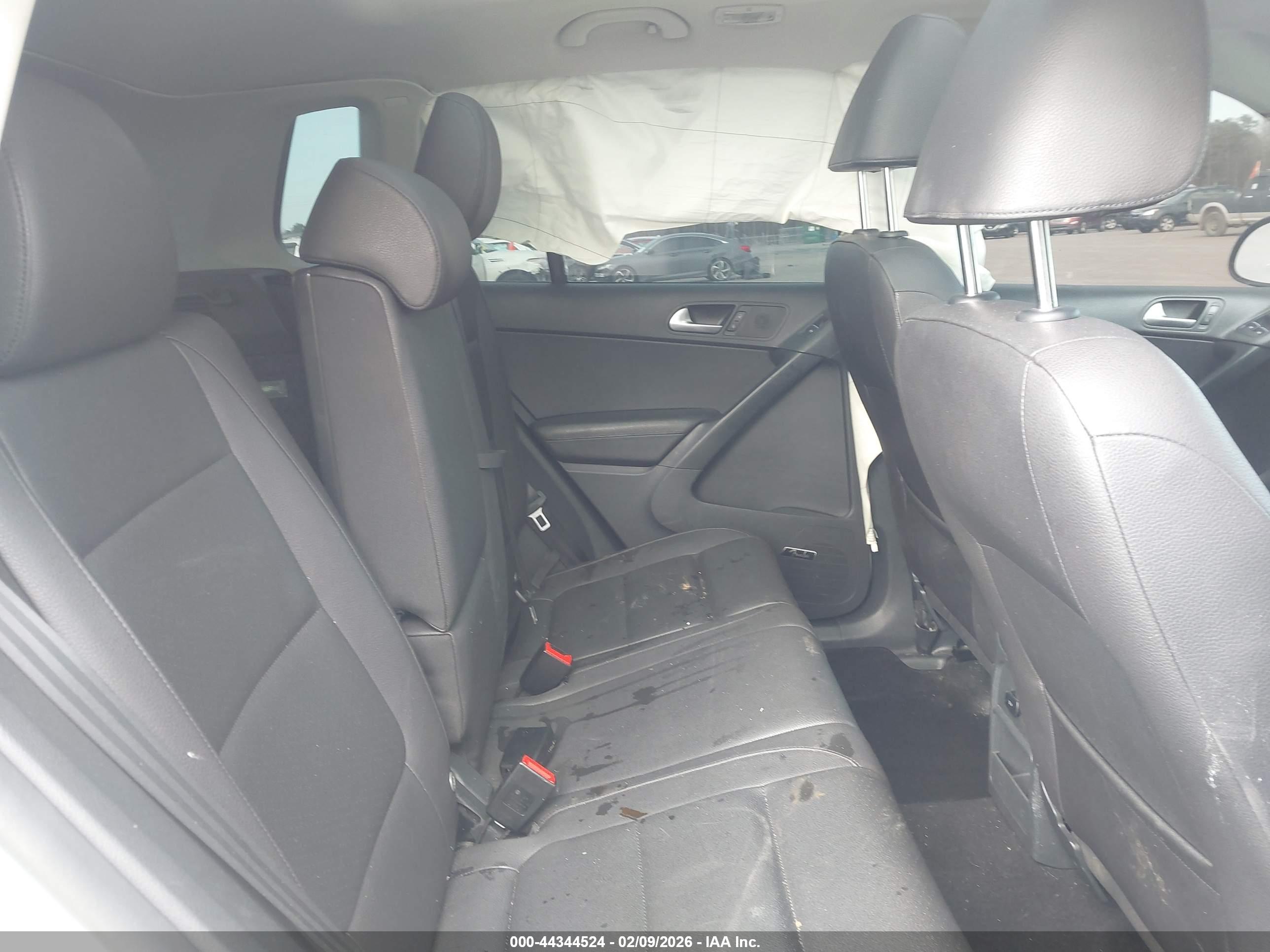 VOLKSWAGEN TIGUAN image 8