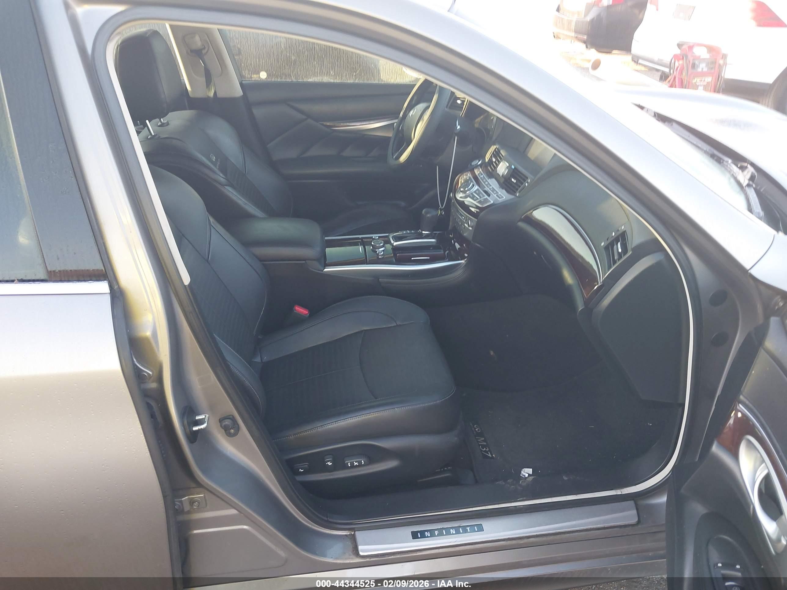INFINITI M37 image 5