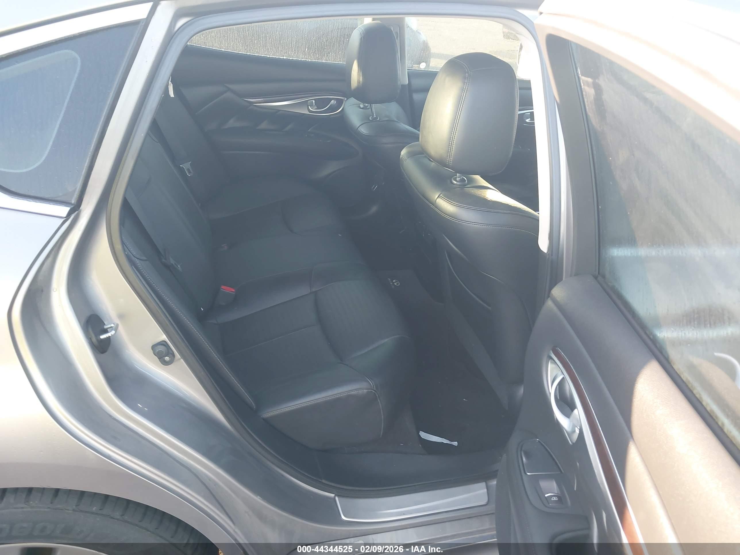 INFINITI M37 image 8