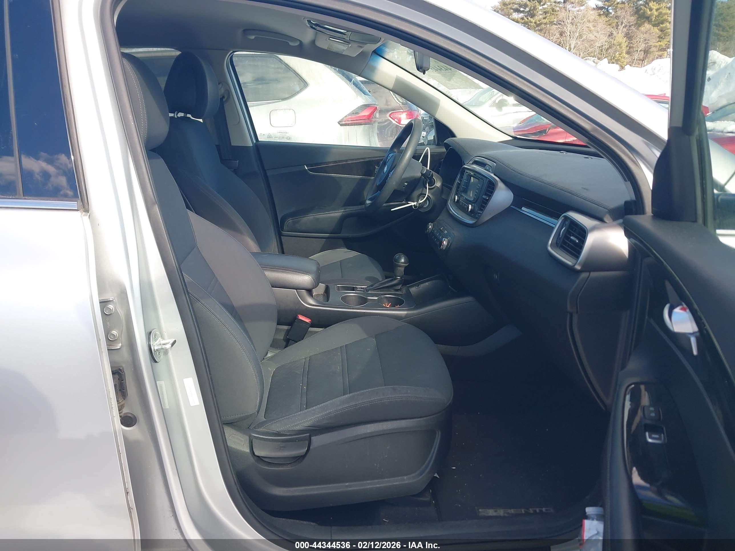 KIA SORENTO image 5