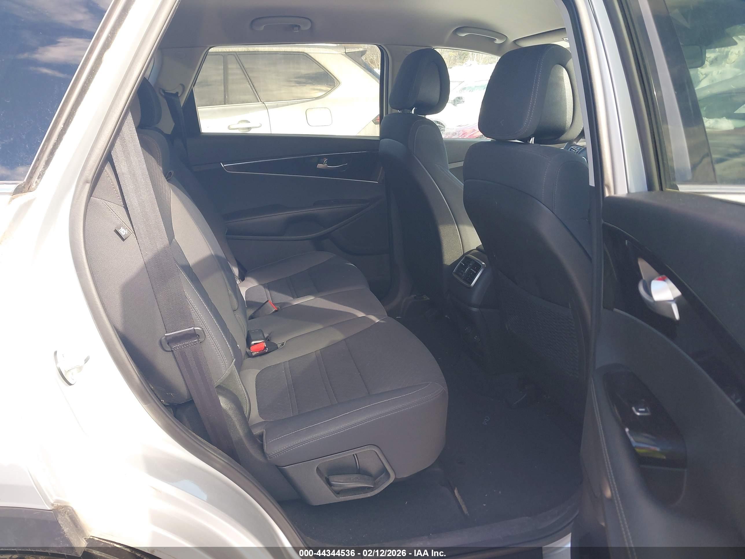 KIA SORENTO image 8