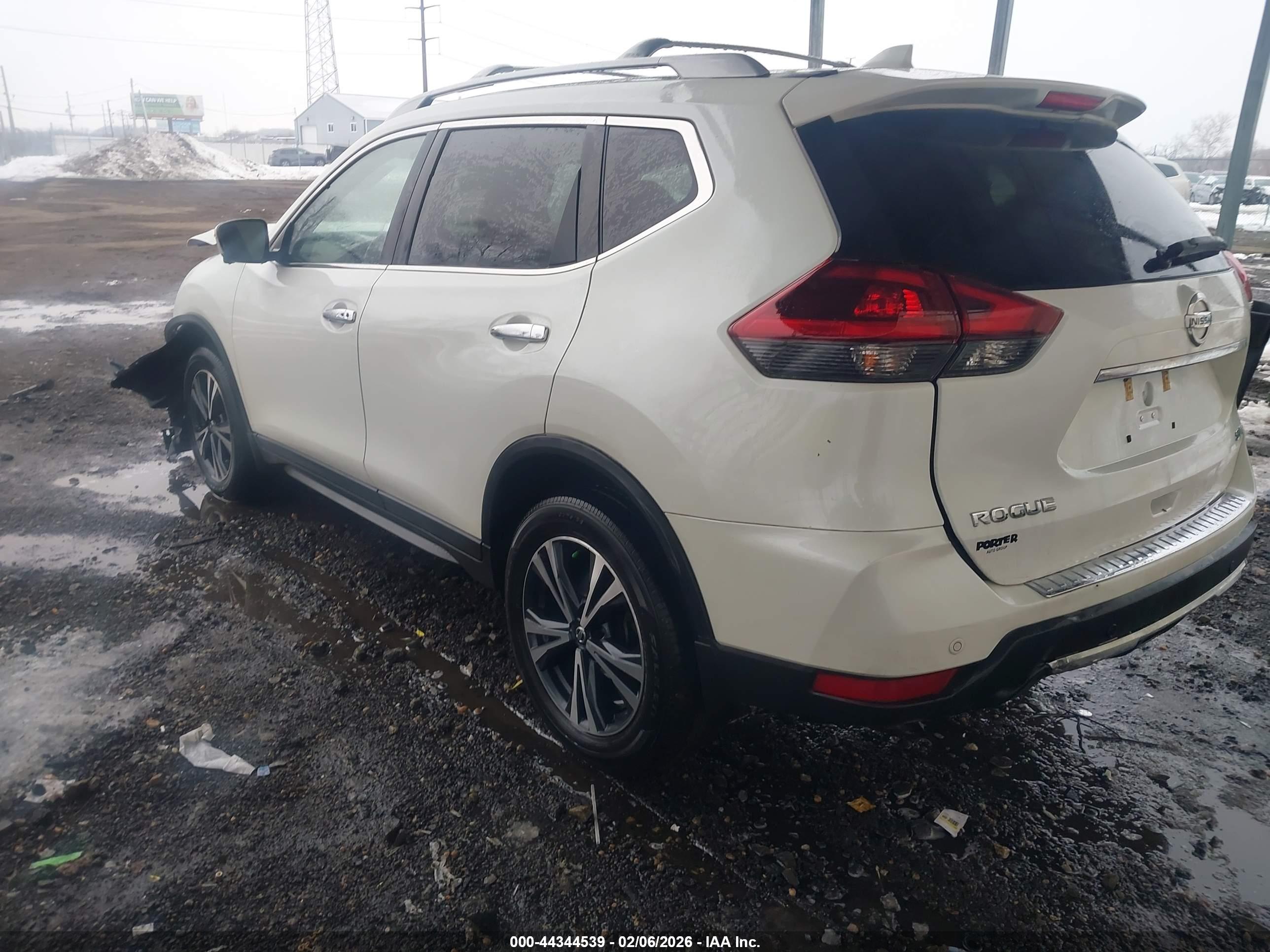 NISSAN ROGUE image 3