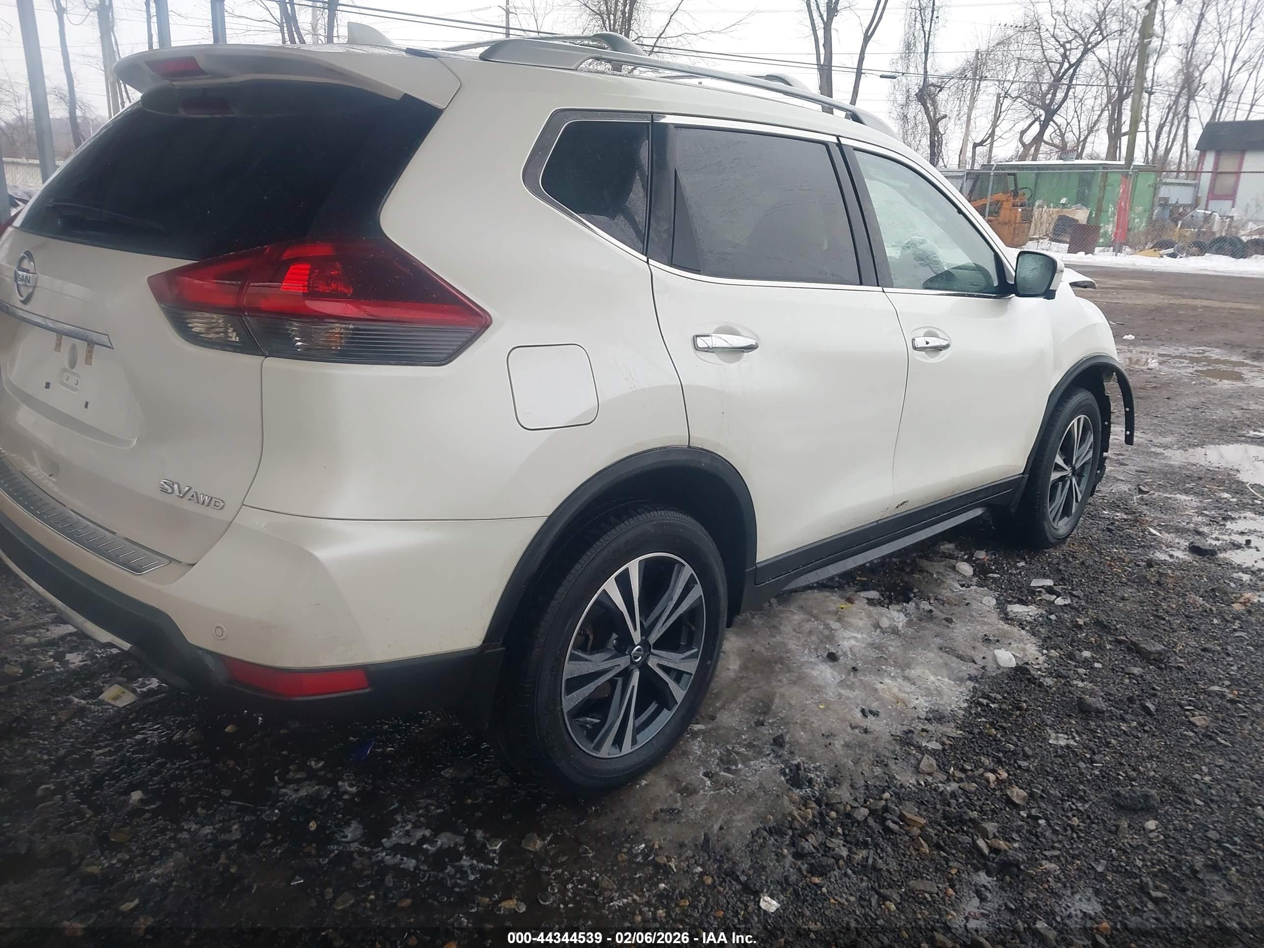 NISSAN ROGUE image 4