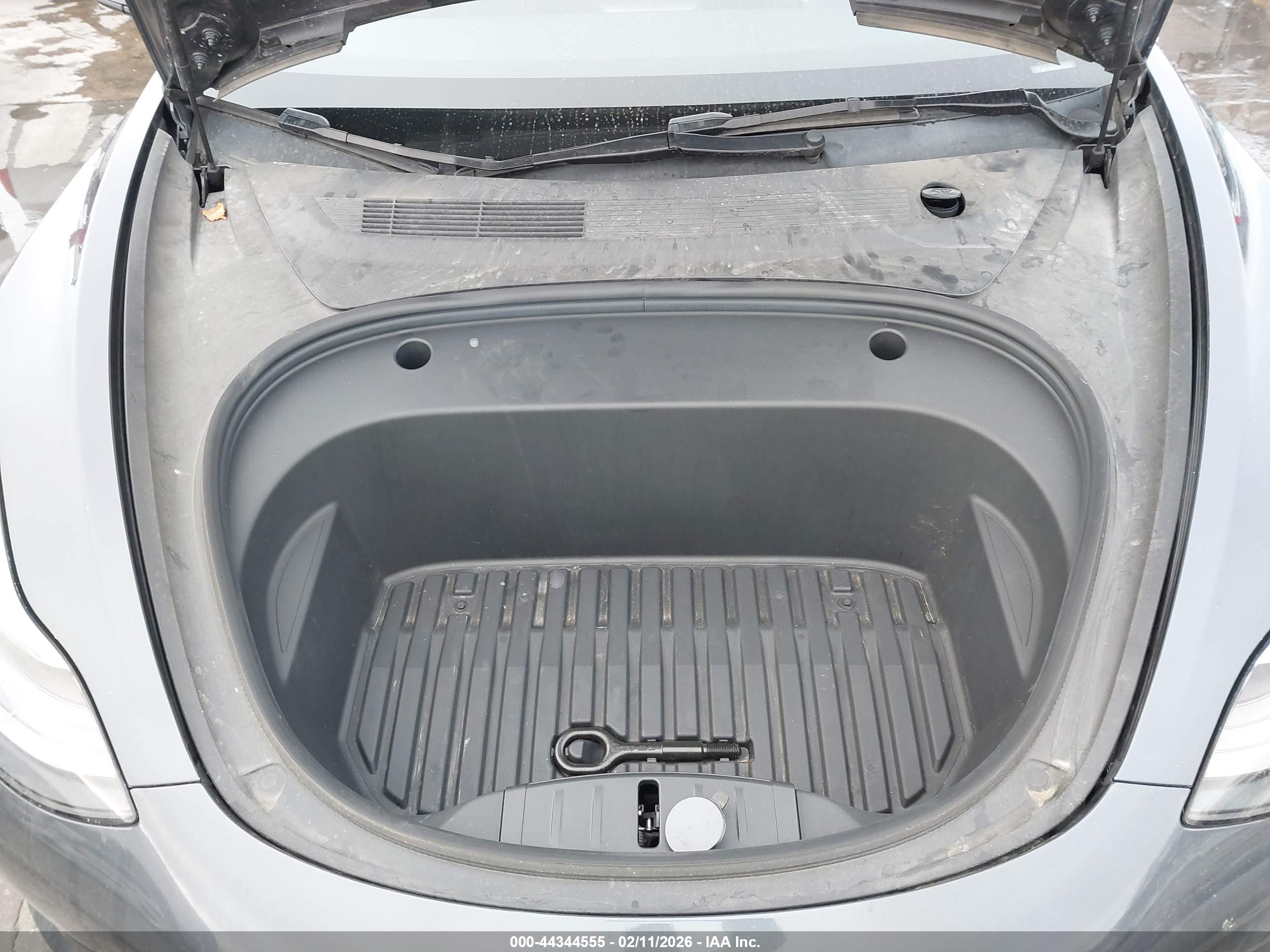 TESLA MODEL image 10
