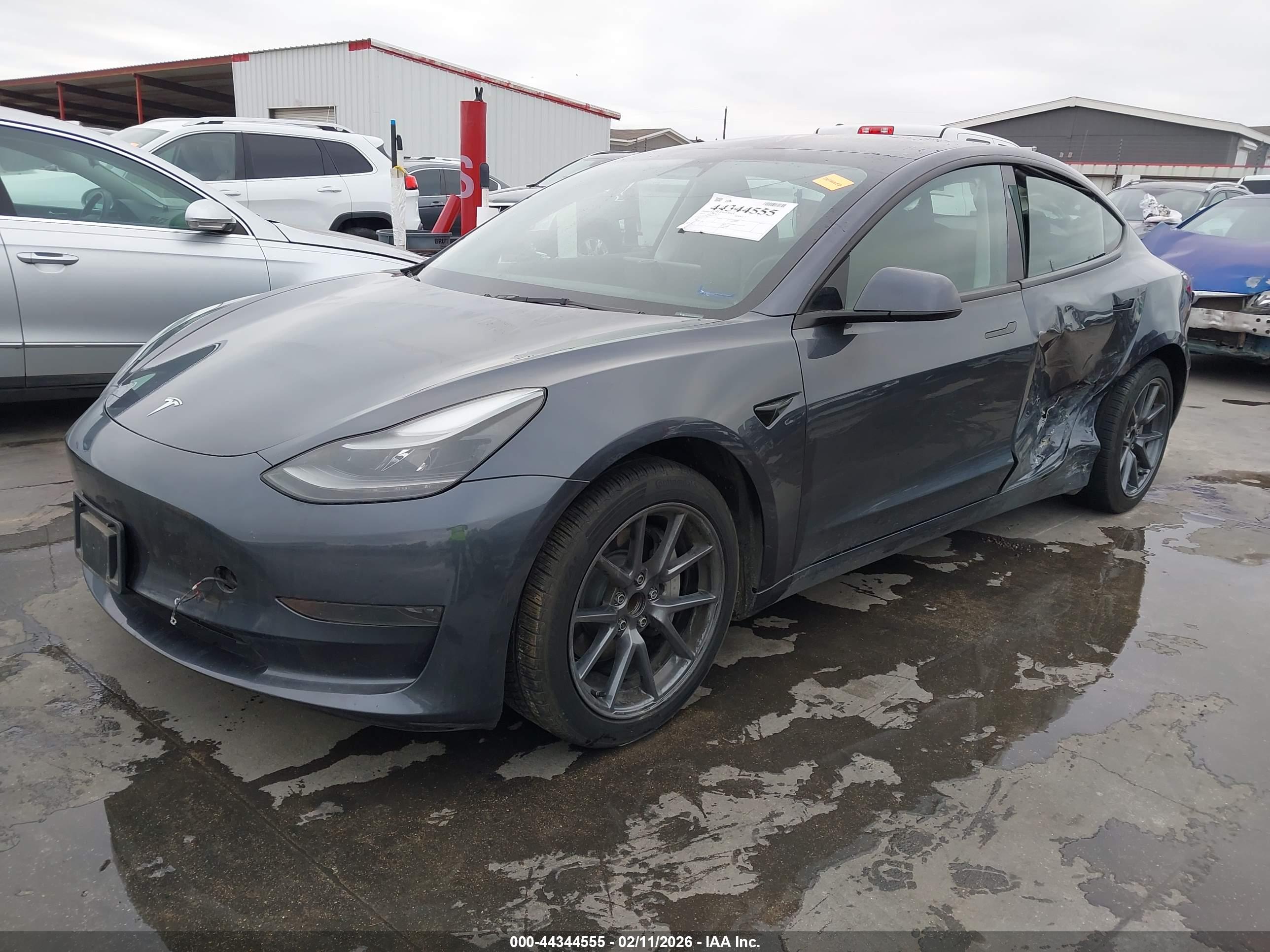 TESLA MODEL image 2