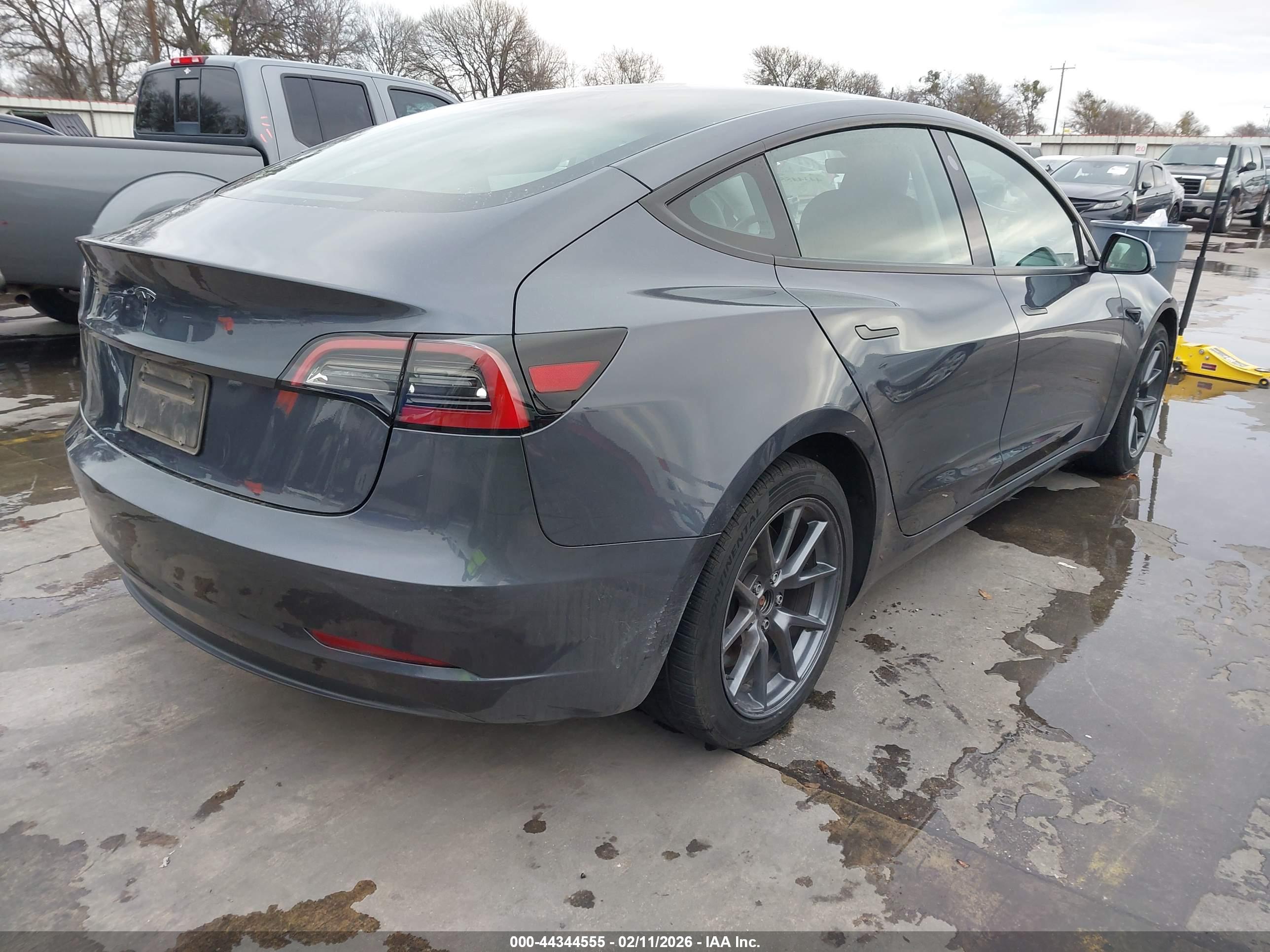 TESLA MODEL image 4