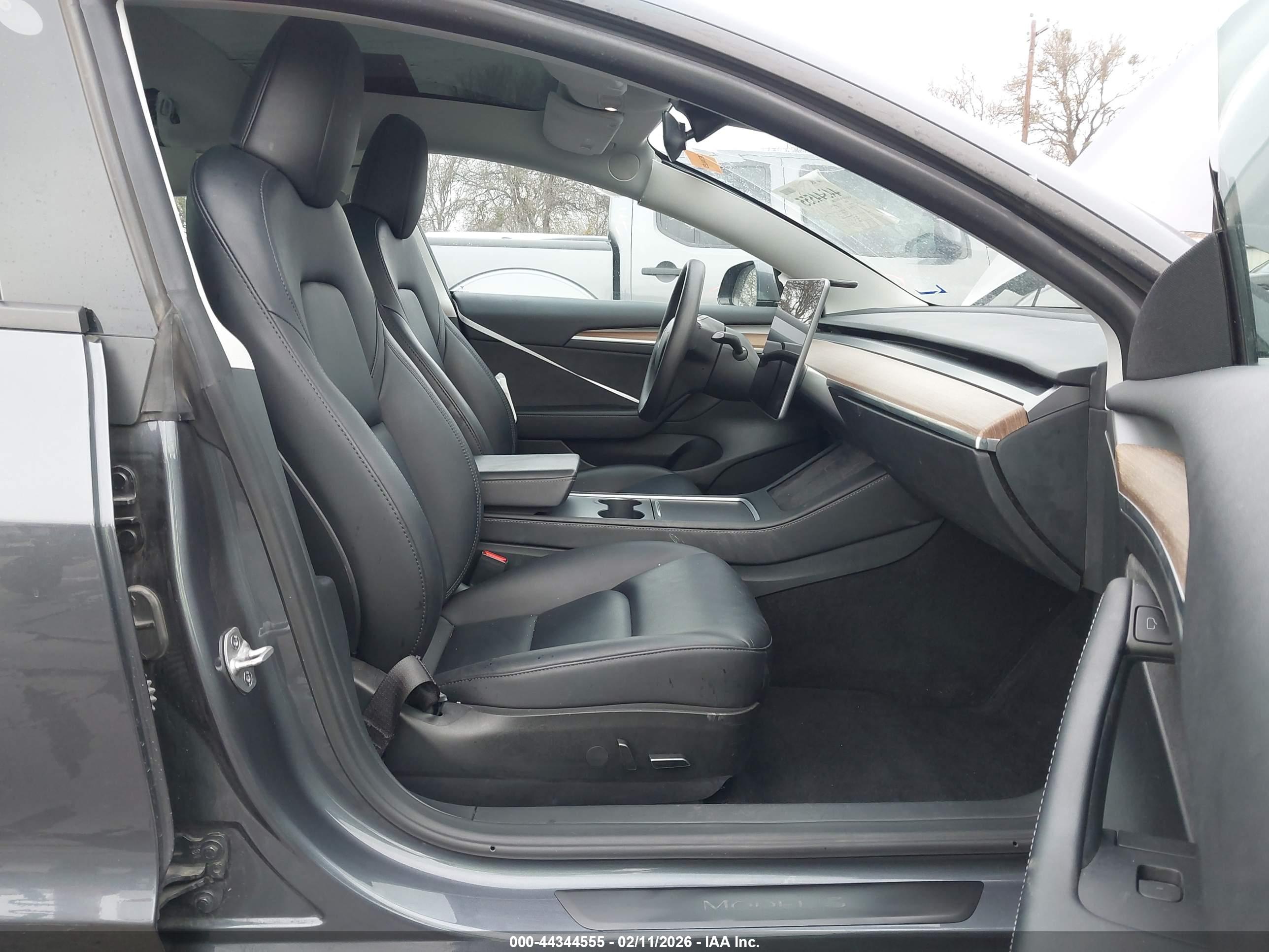 TESLA MODEL image 5