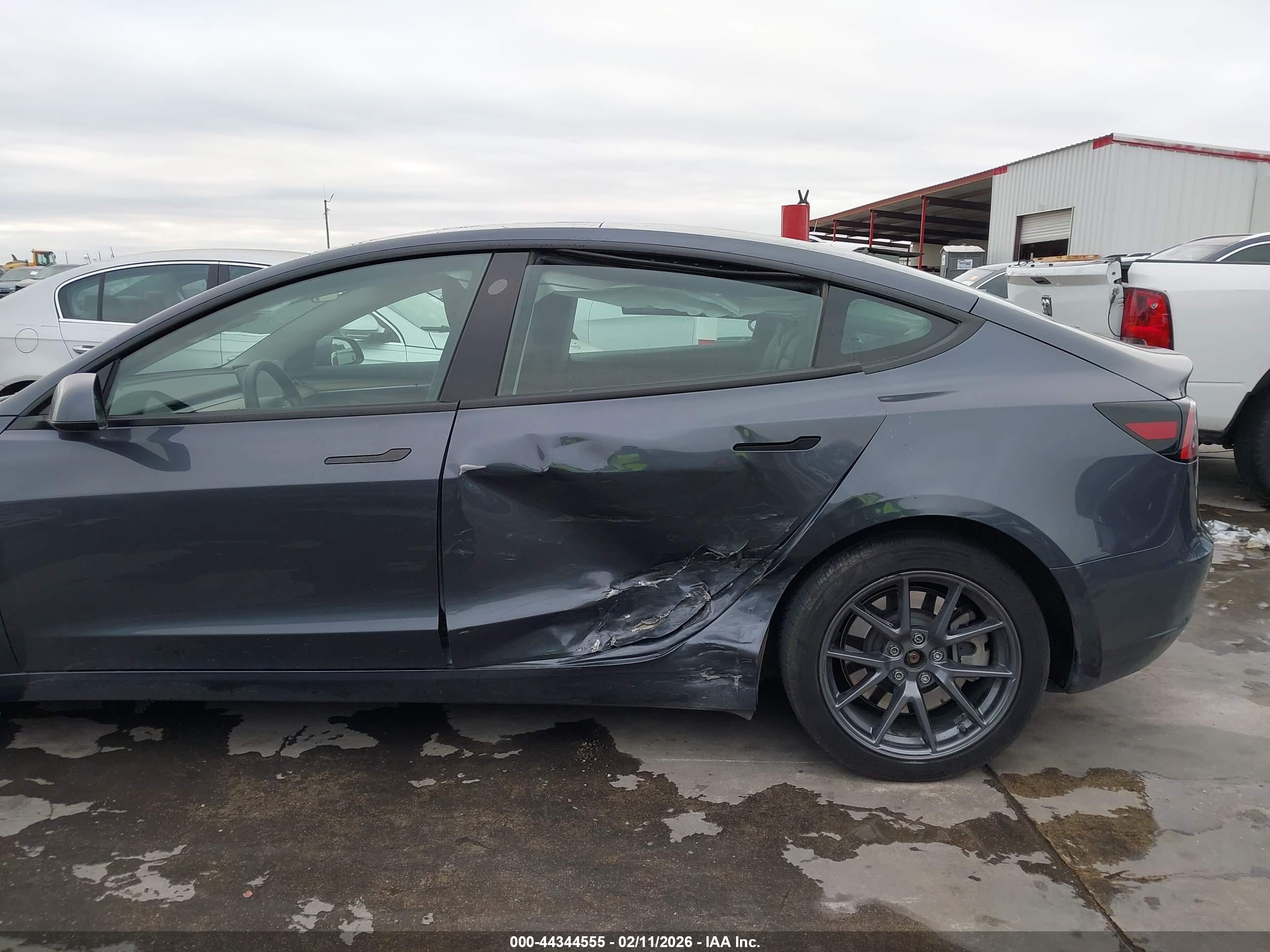 TESLA MODEL image 6
