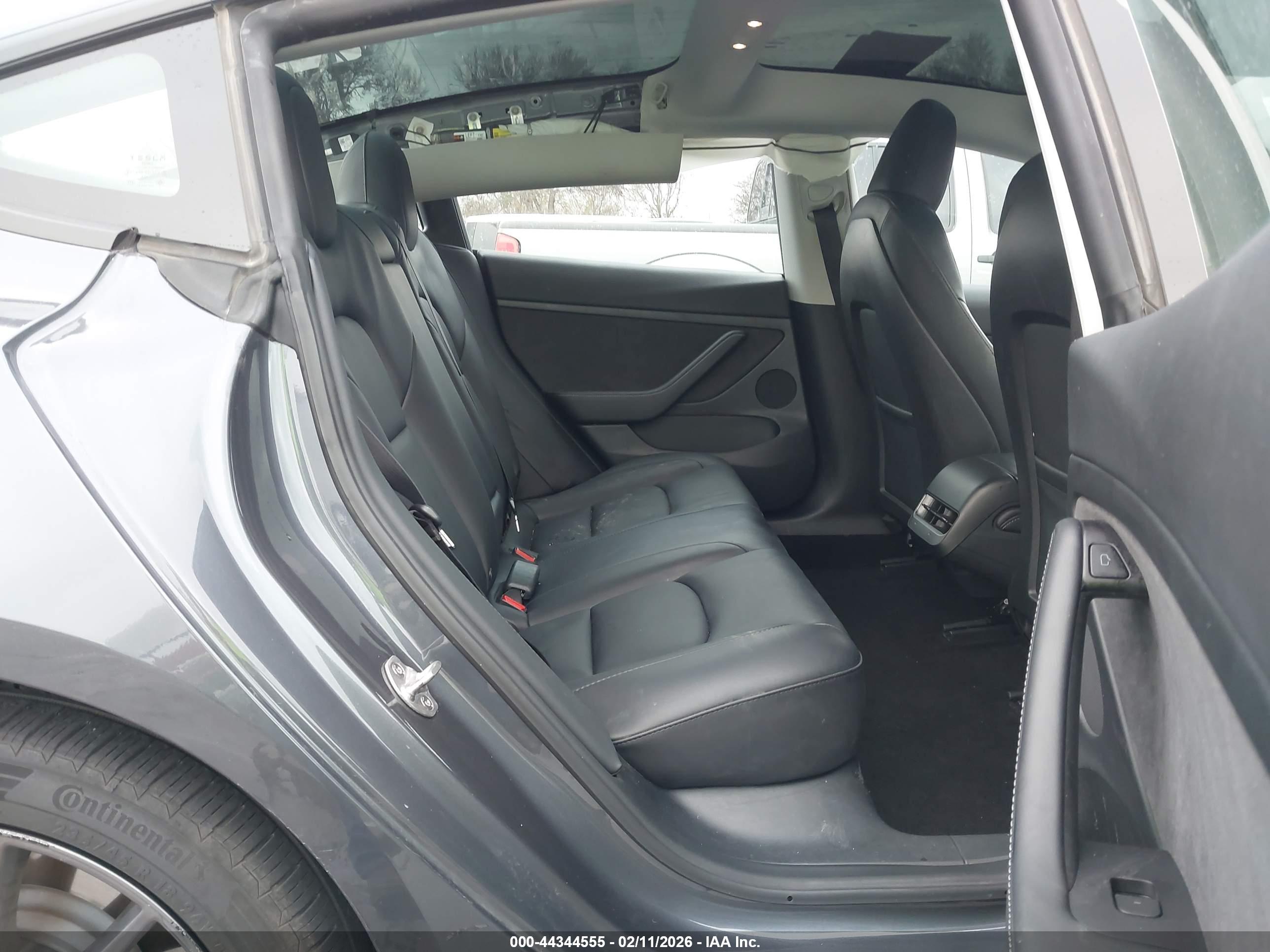TESLA MODEL image 8