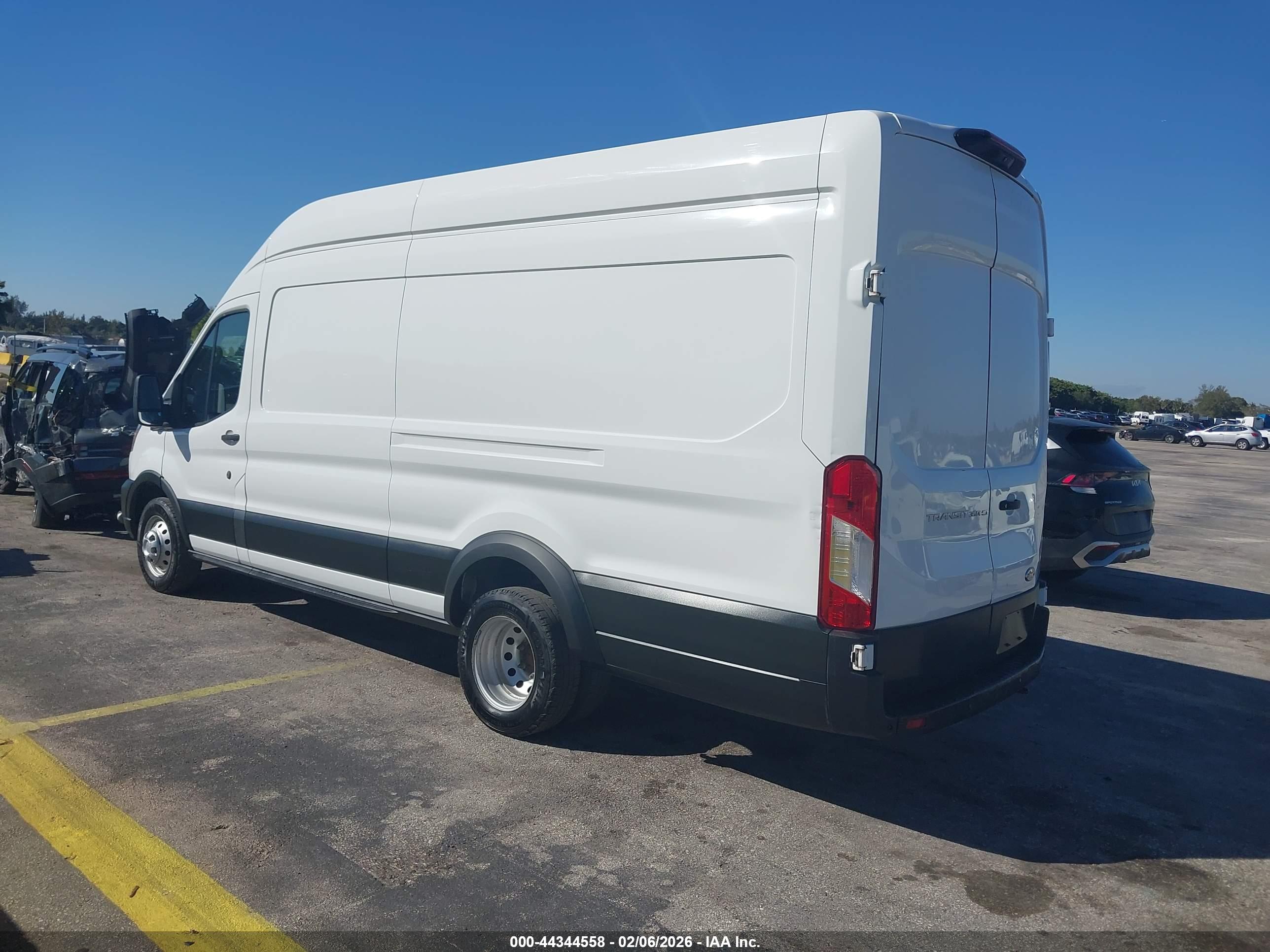 FORD TRANSIT-350 image 3