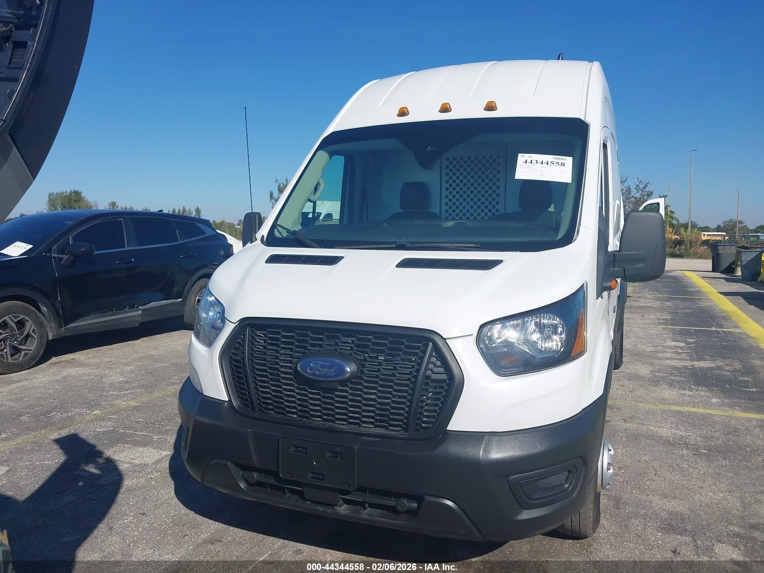 FORD TRANSIT-350 image 6