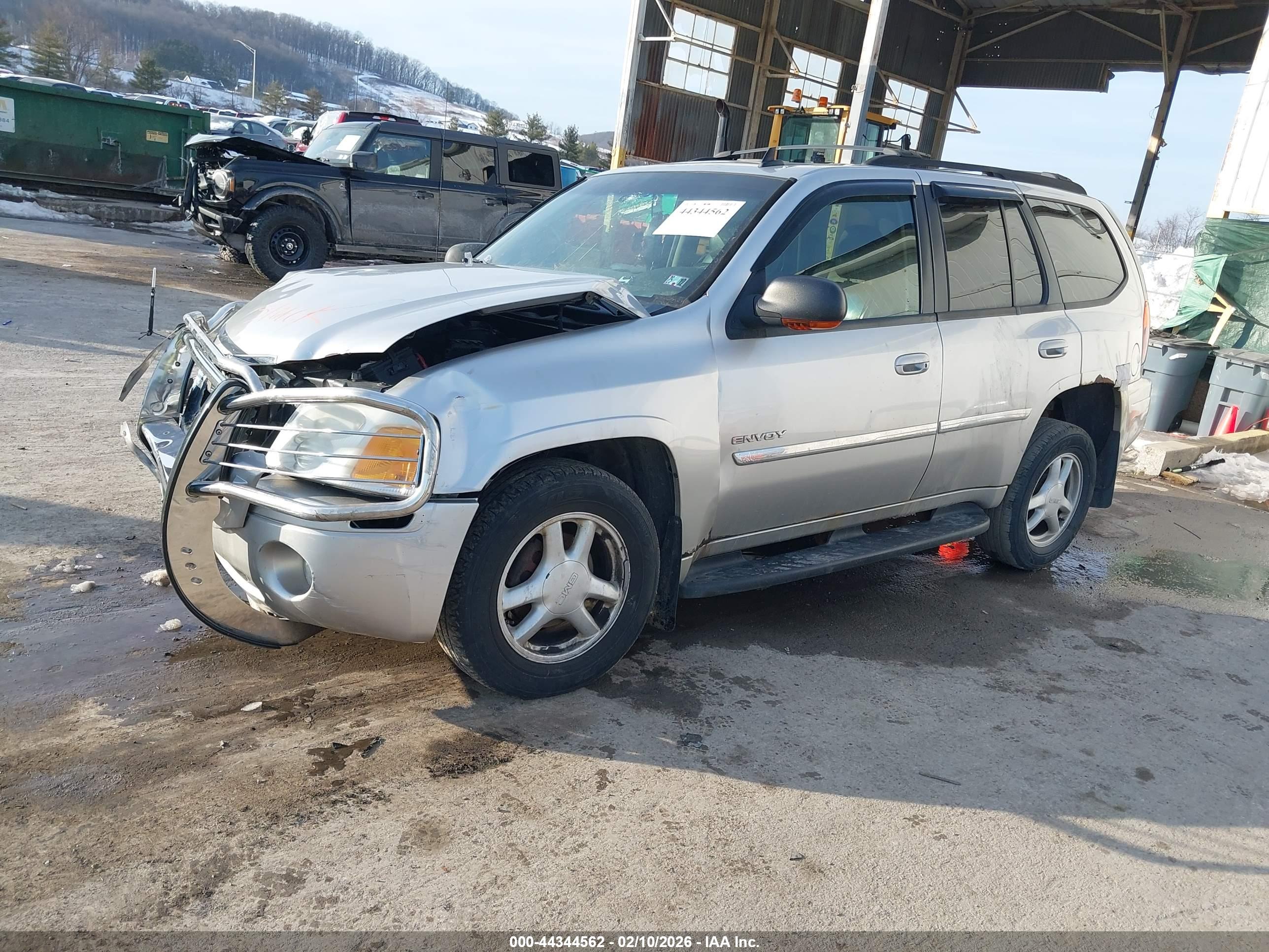 GMC ENVOY image 2