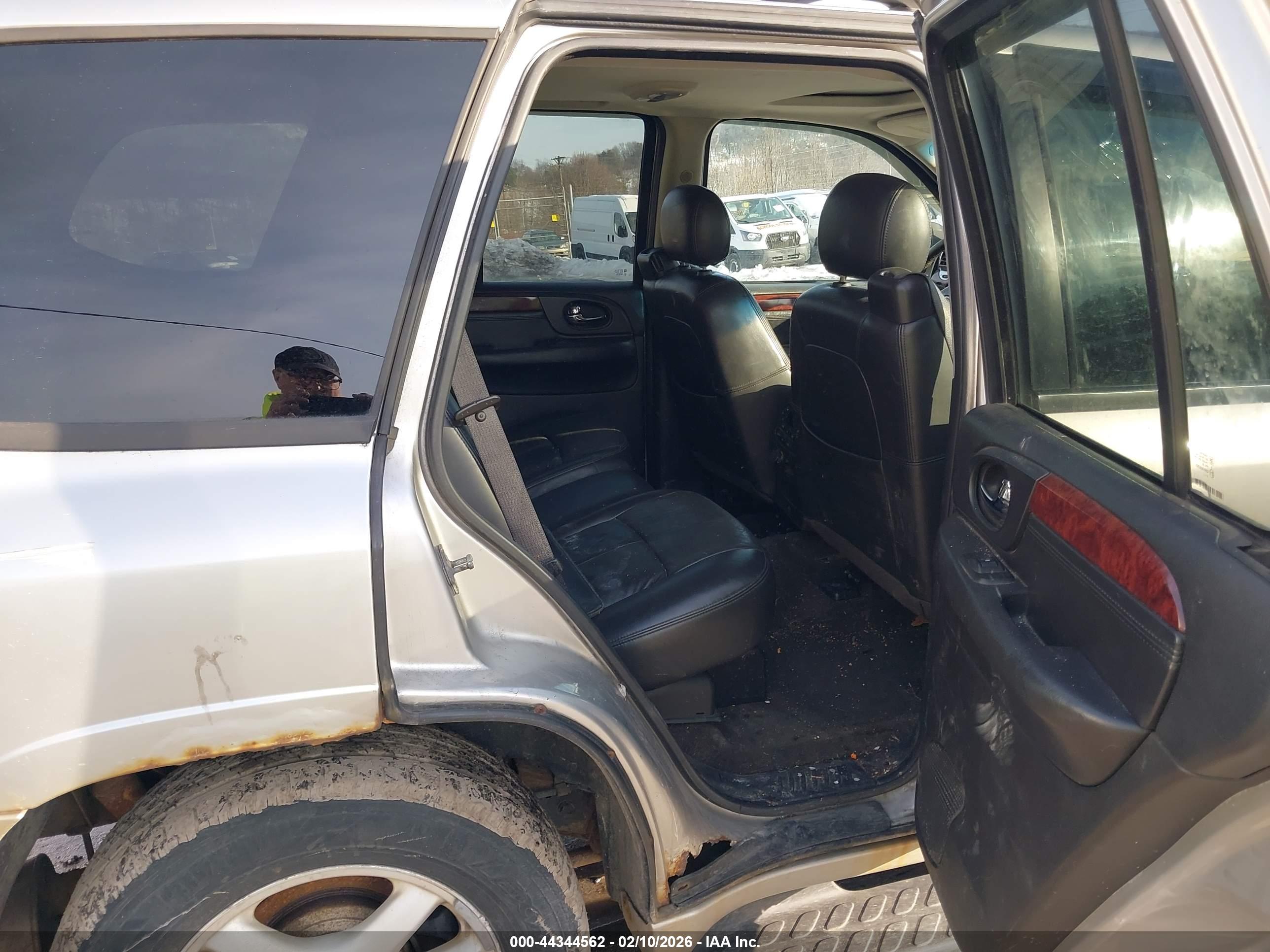 GMC ENVOY image 8