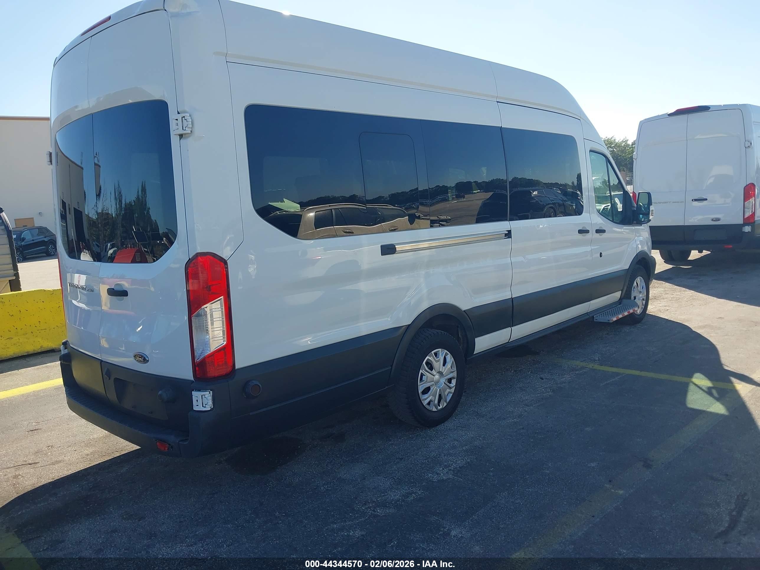 FORD TRANSIT-250 image 4