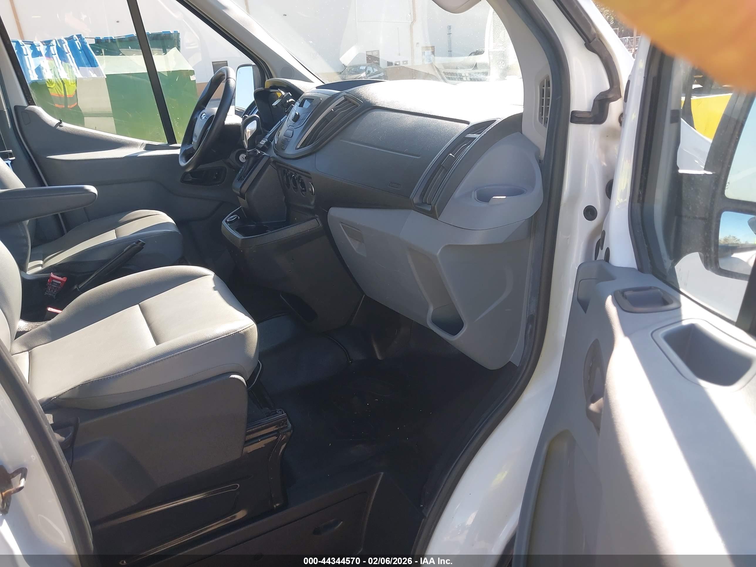 FORD TRANSIT-250 image 5
