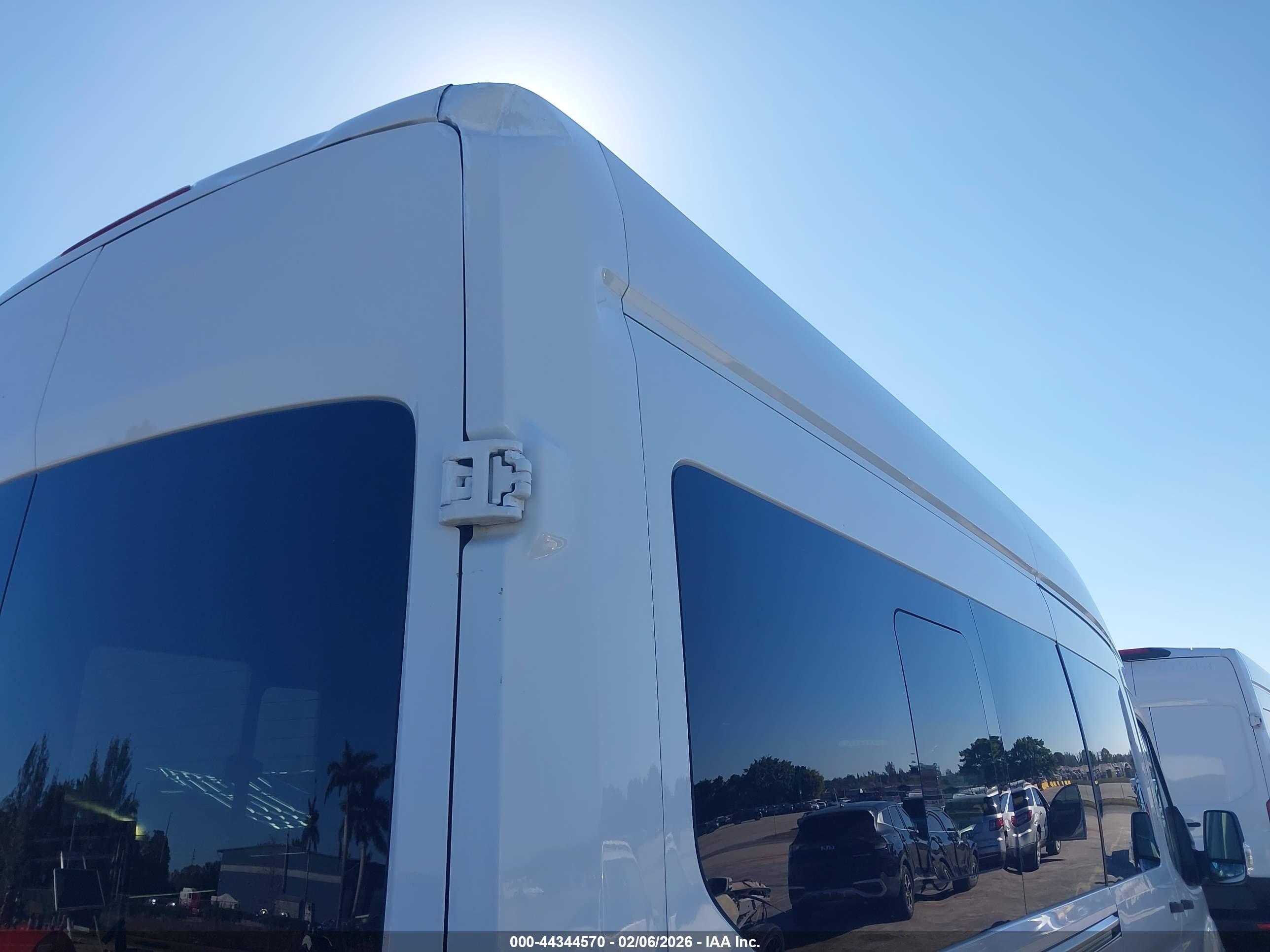FORD TRANSIT-250 image 6