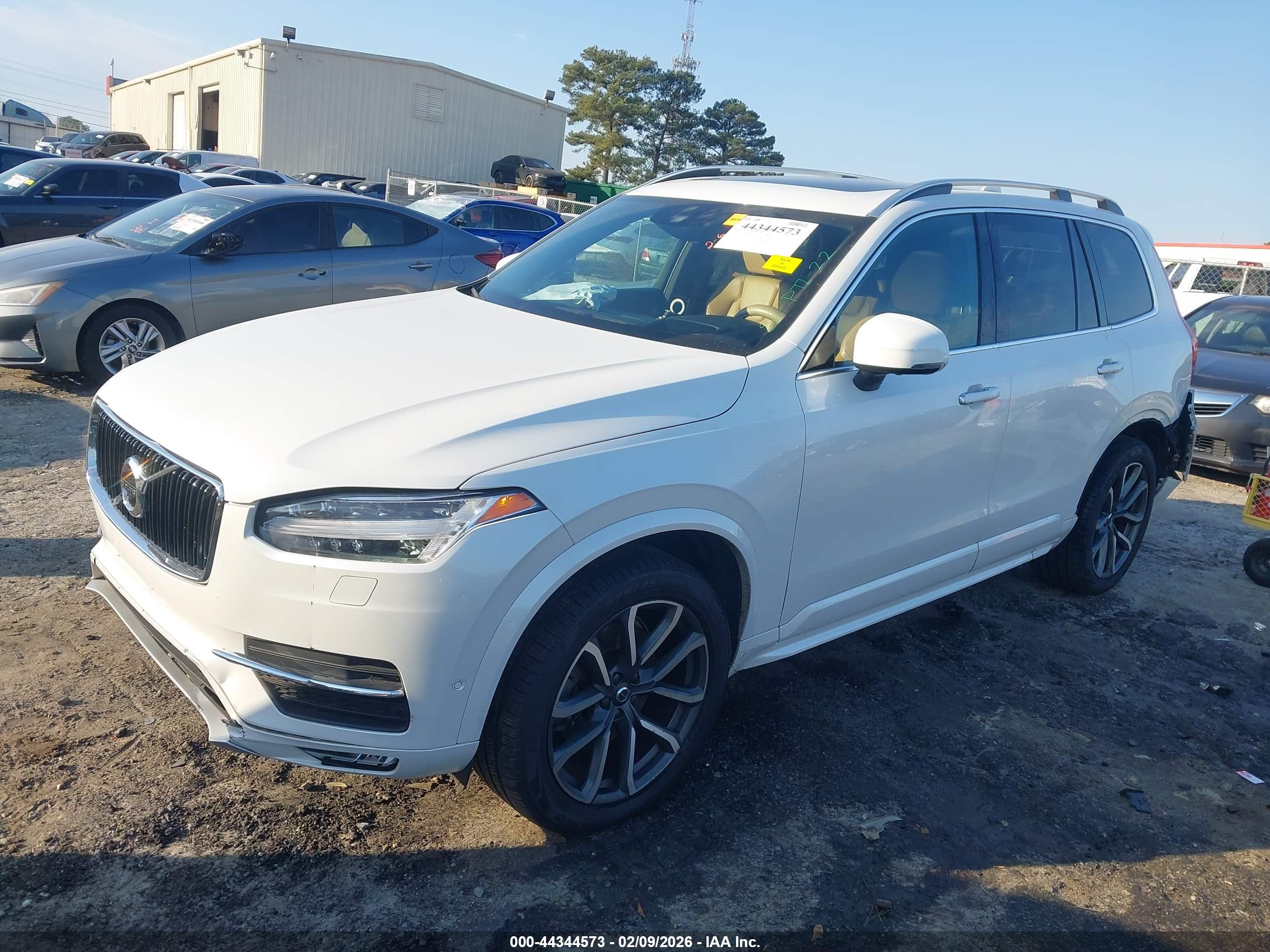 VOLVO XC90 image 2