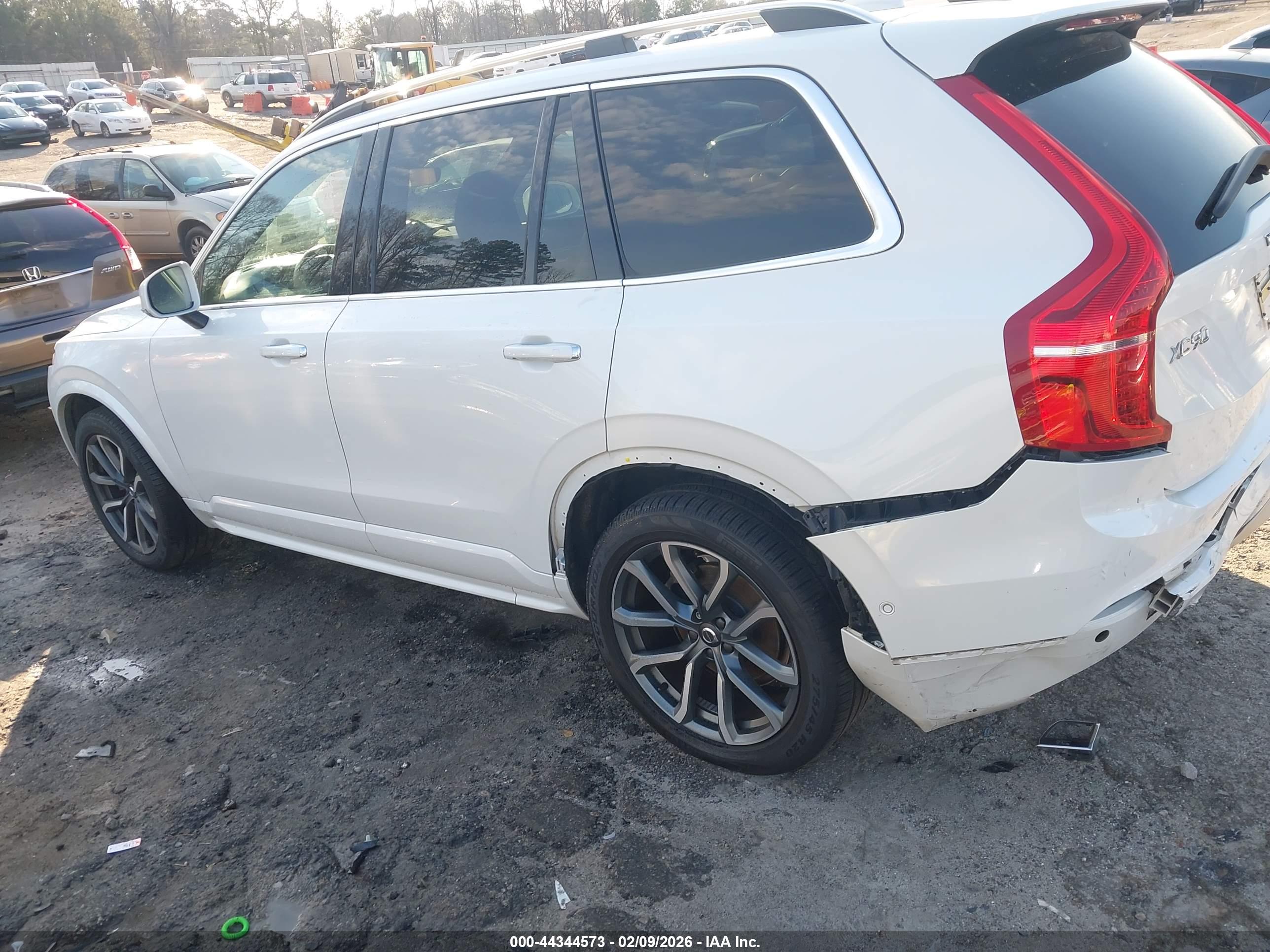 VOLVO XC90 image 3