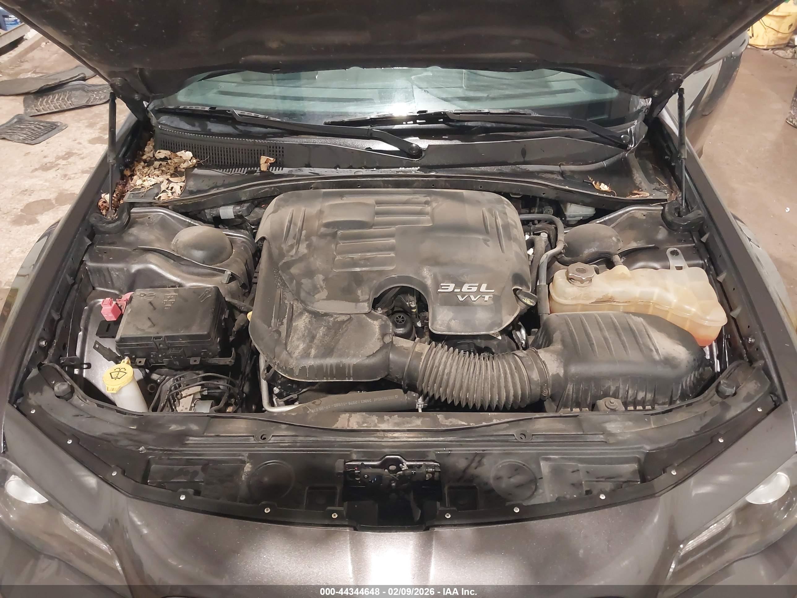 CHRYSLER 300 image 10