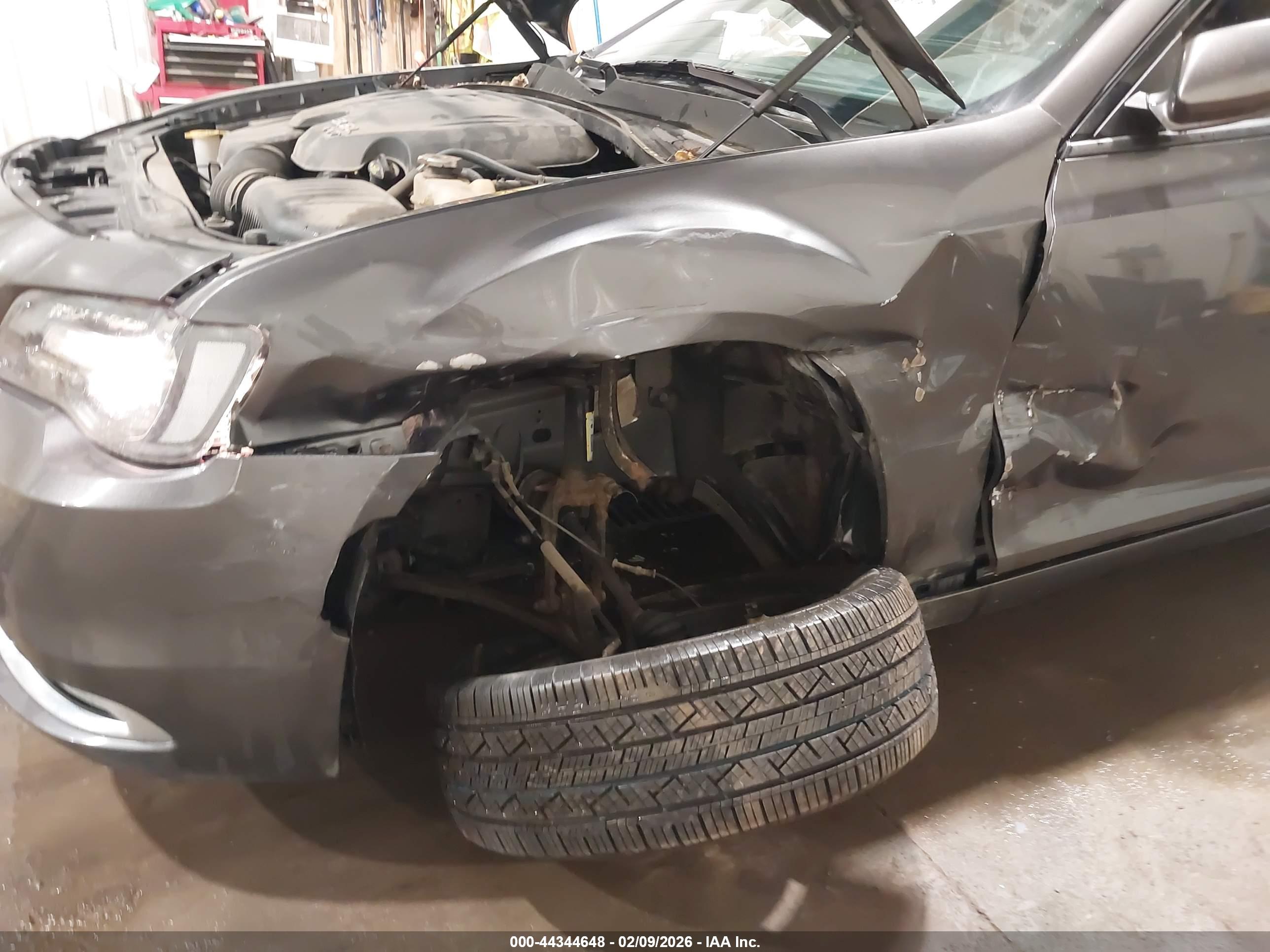 CHRYSLER 300 image 6