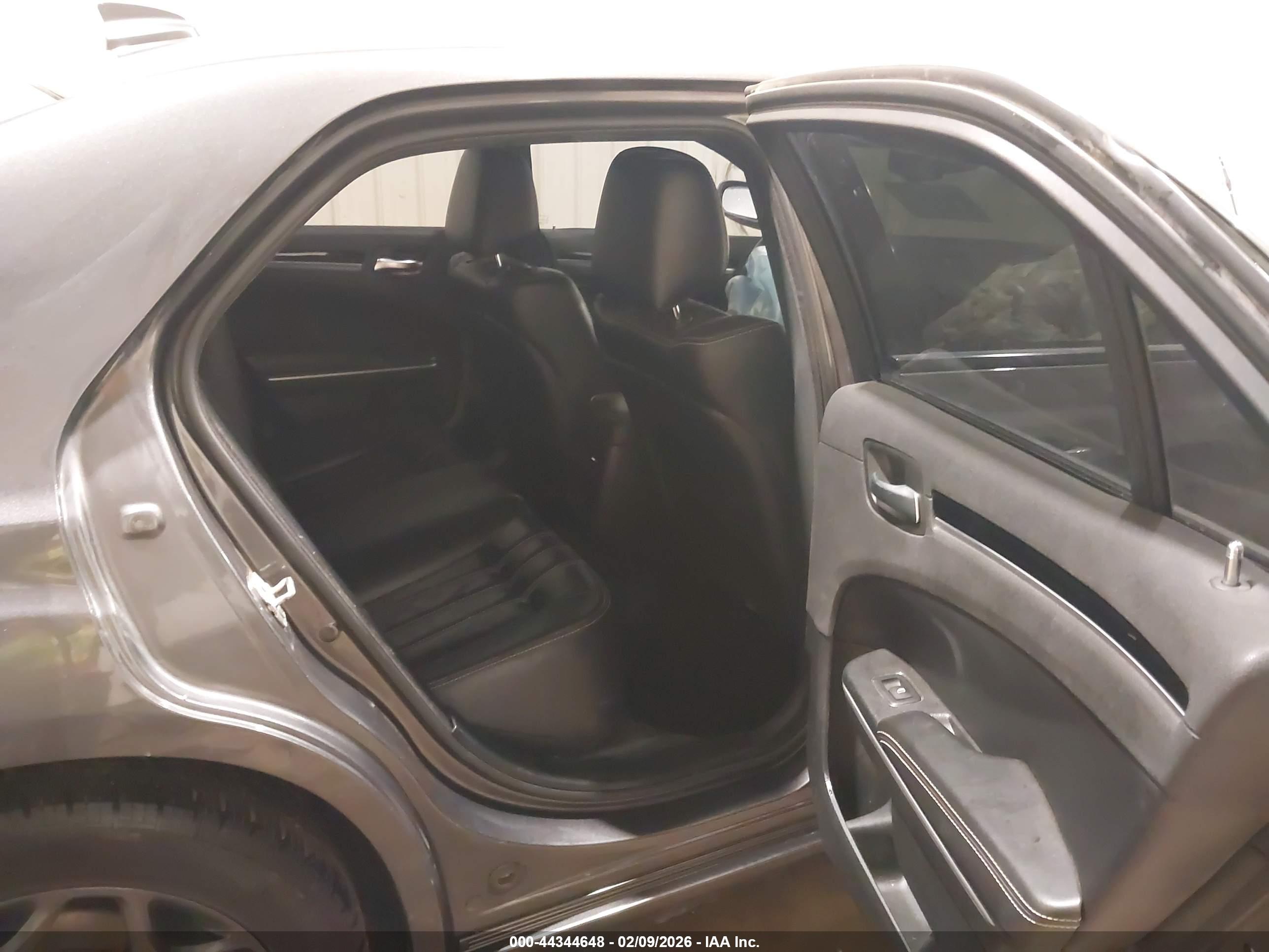 CHRYSLER 300 image 8