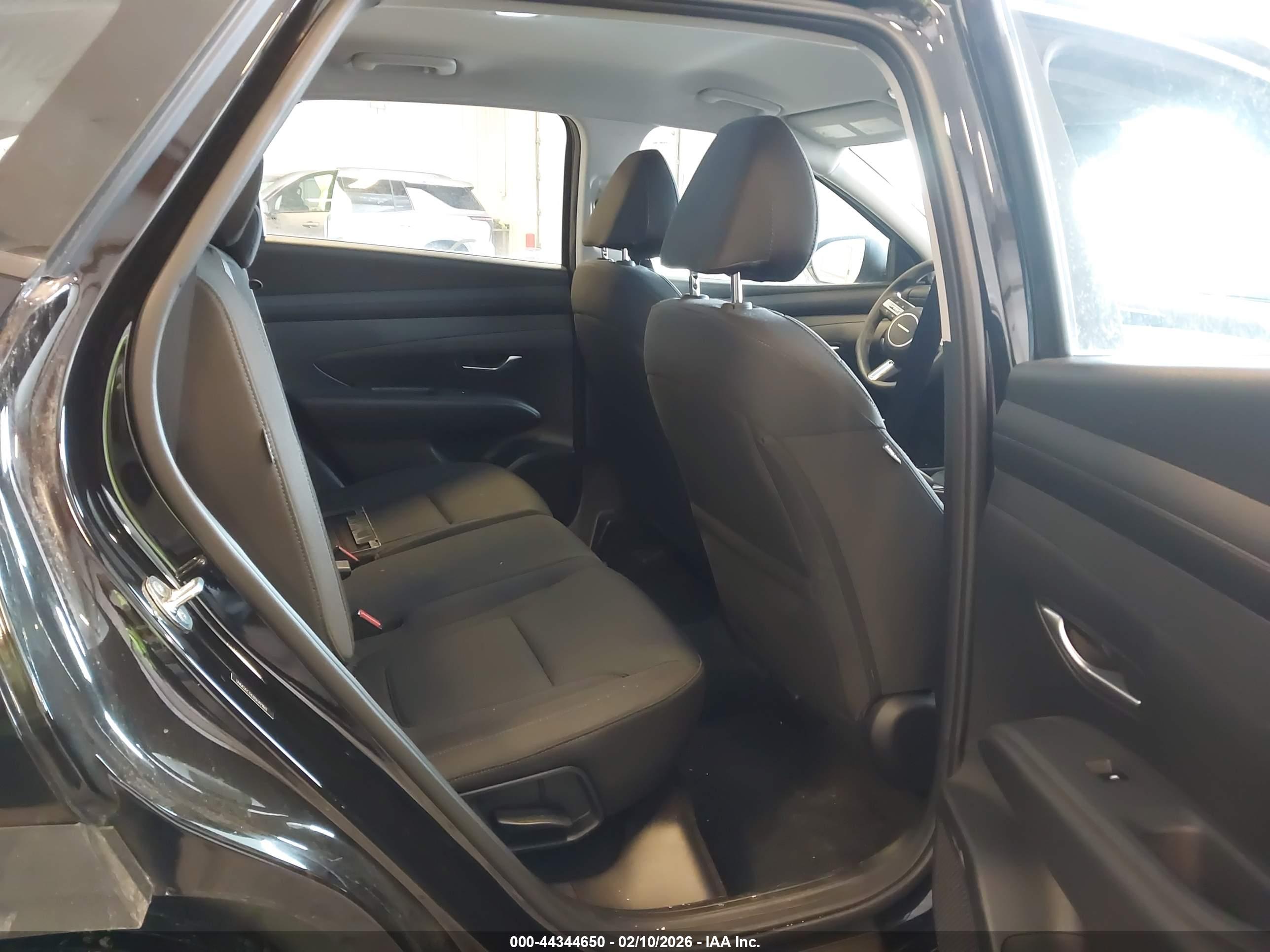 HYUNDAI TUCSON image 8