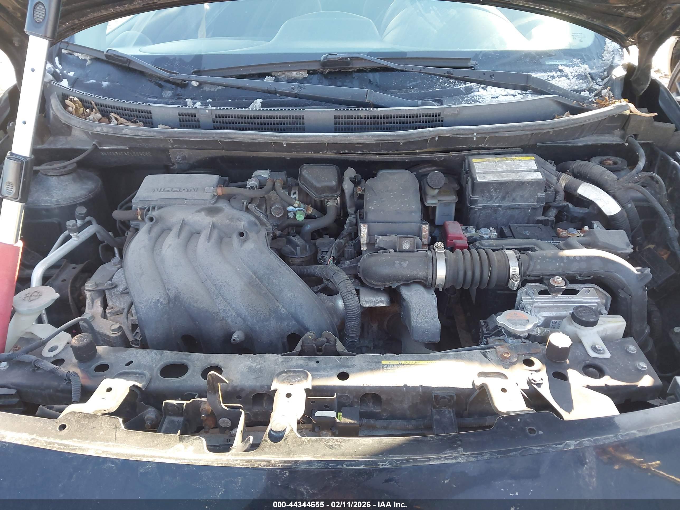 NISSAN VERSA image 10